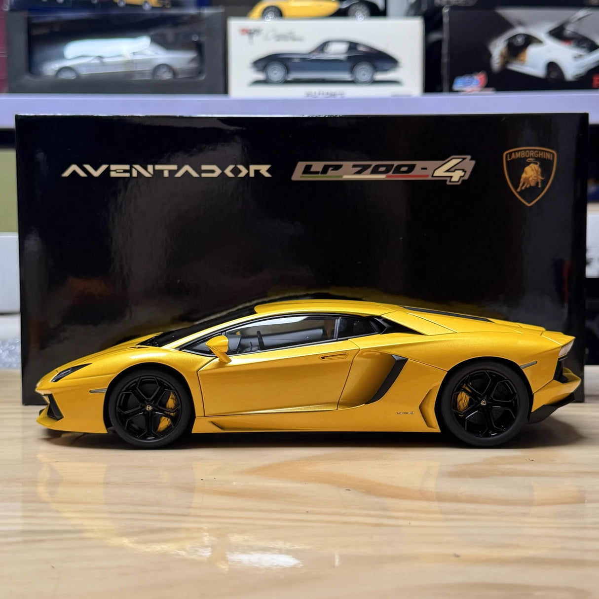 AutoArt Lamborghini 2011 Aventador LP700-4 Keltainen 1:18 – Keräiltävä valuvalumalli