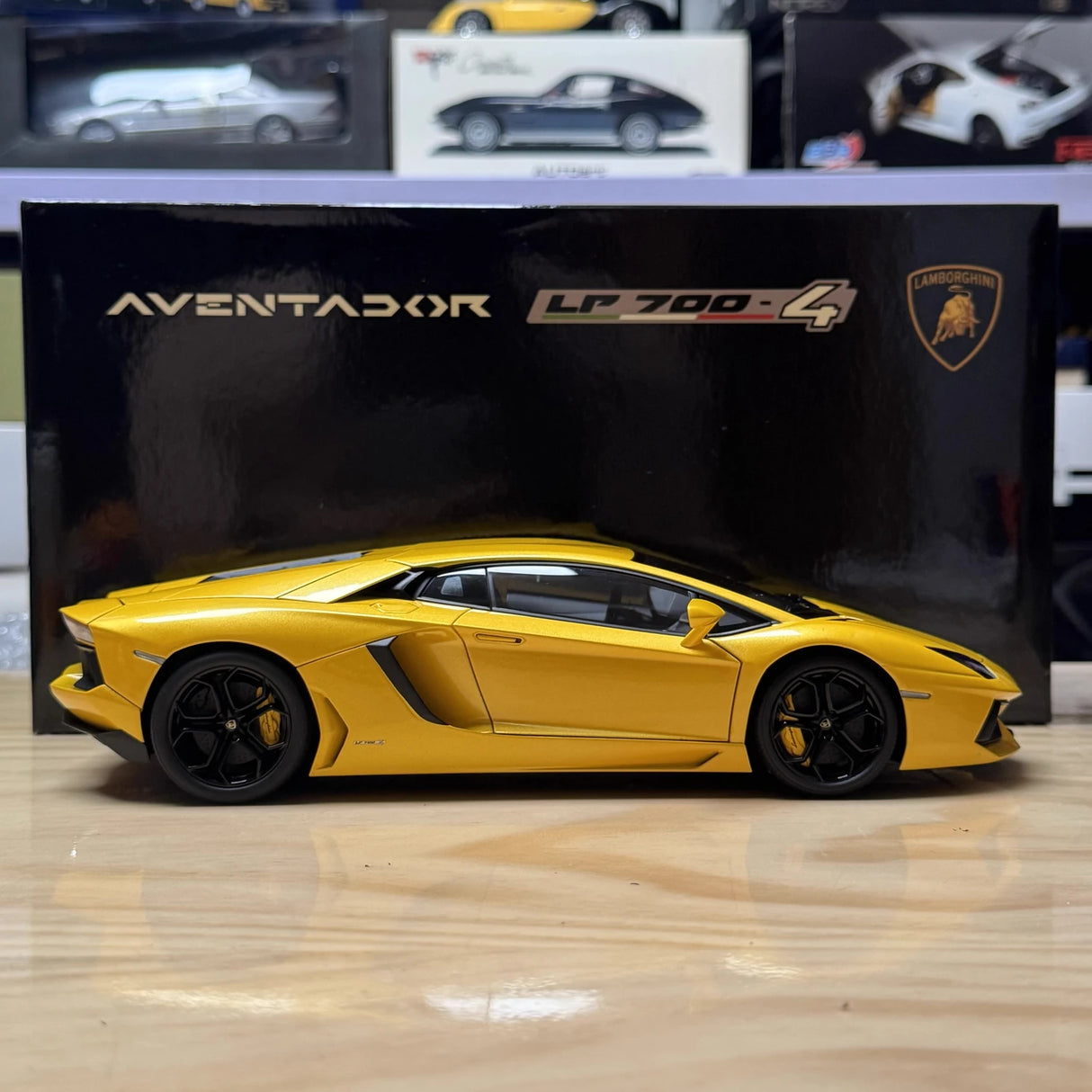 AutoArt Lamborghini 2011 Aventador LP700-4 Keltainen 1:18 – Keräiltävä valuvalumalli