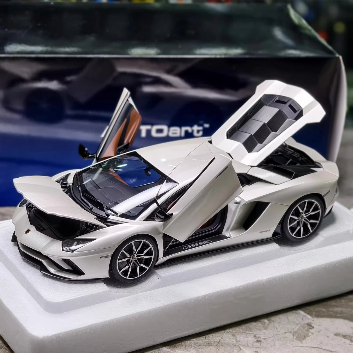AutoArt Lamborghini 2017 Aventador S Silver 1:18 – Kolekcjonerski model odlewany