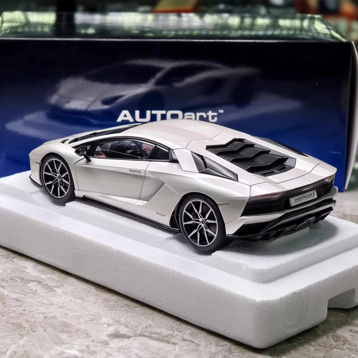AutoArt Lamborghini 2017 Aventador S Silver 1:18 – Kolekcjonerski model odlewany