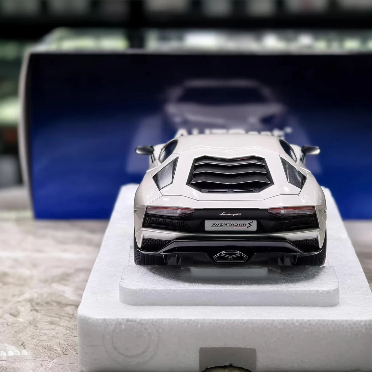 AutoArt Lamborghini 2017 Aventador S Silver 1:18 – Kolekcjonerski model odlewany