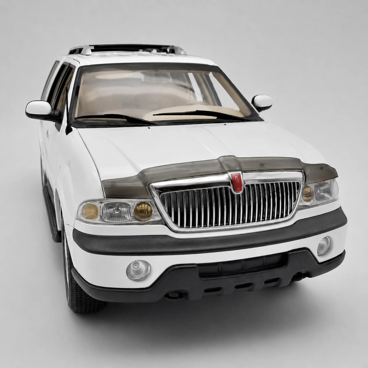 AutoArt Lincoln 2003 Navigator White 1:18 – Keräilyesineitä valuvalumallina