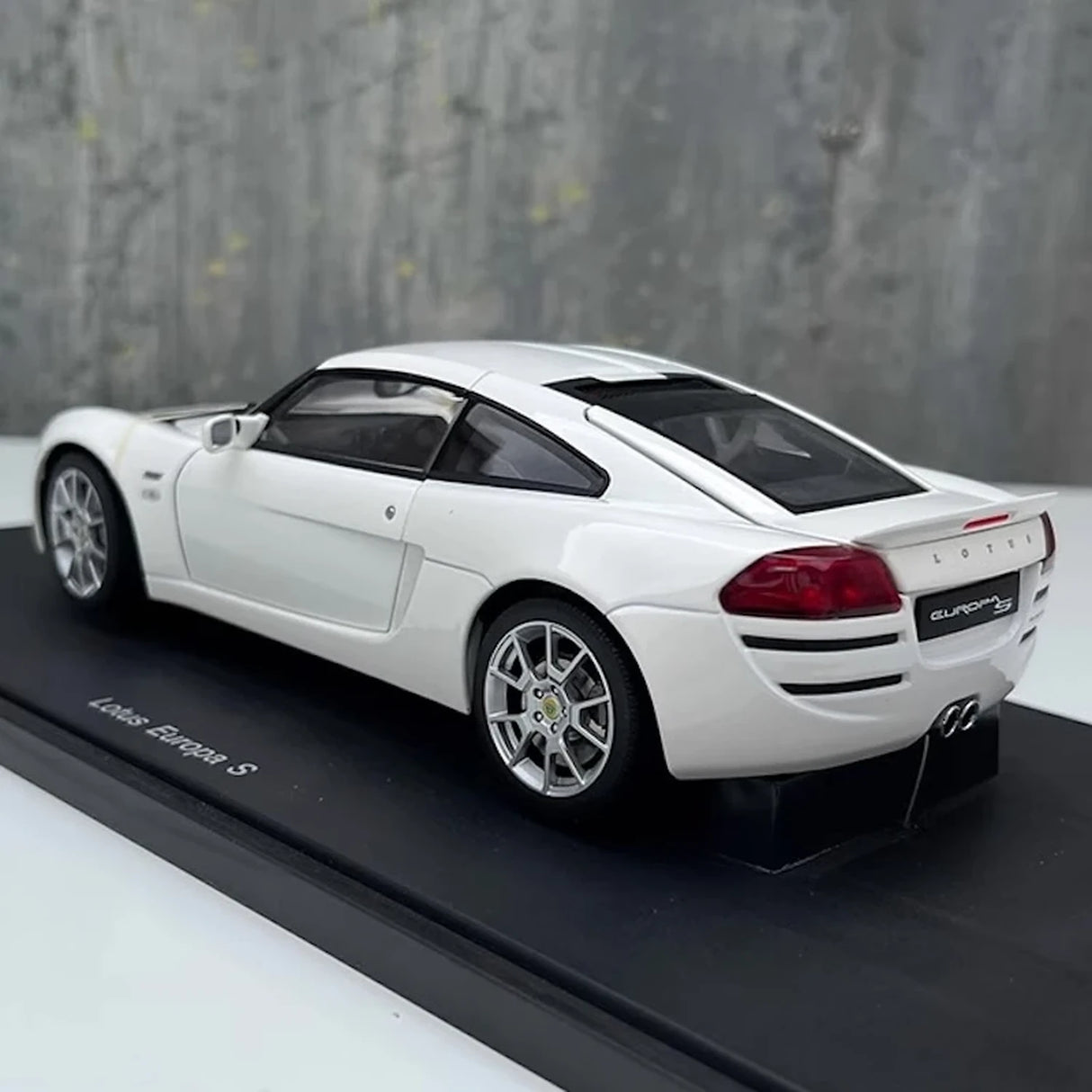 AutoArt Lotus 2006 Europa S White 1:18 – Collectible Diecast Model Die-Cast