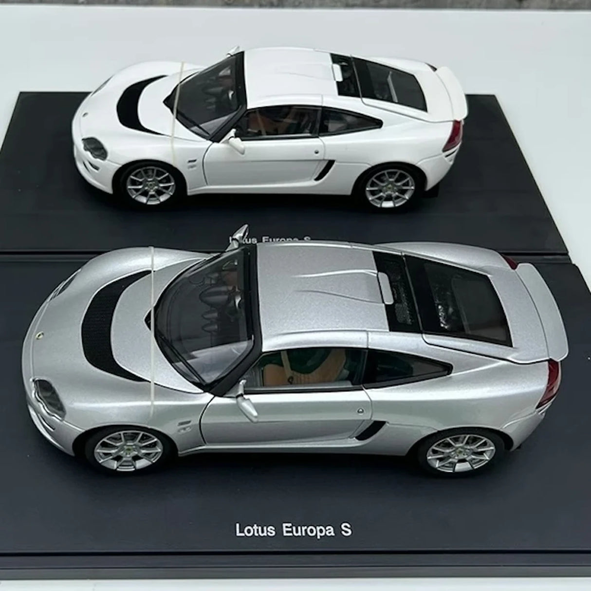 AutoArt Lotus 2006 Europa S White 1:18 – Collectible Diecast Model Die-Cast