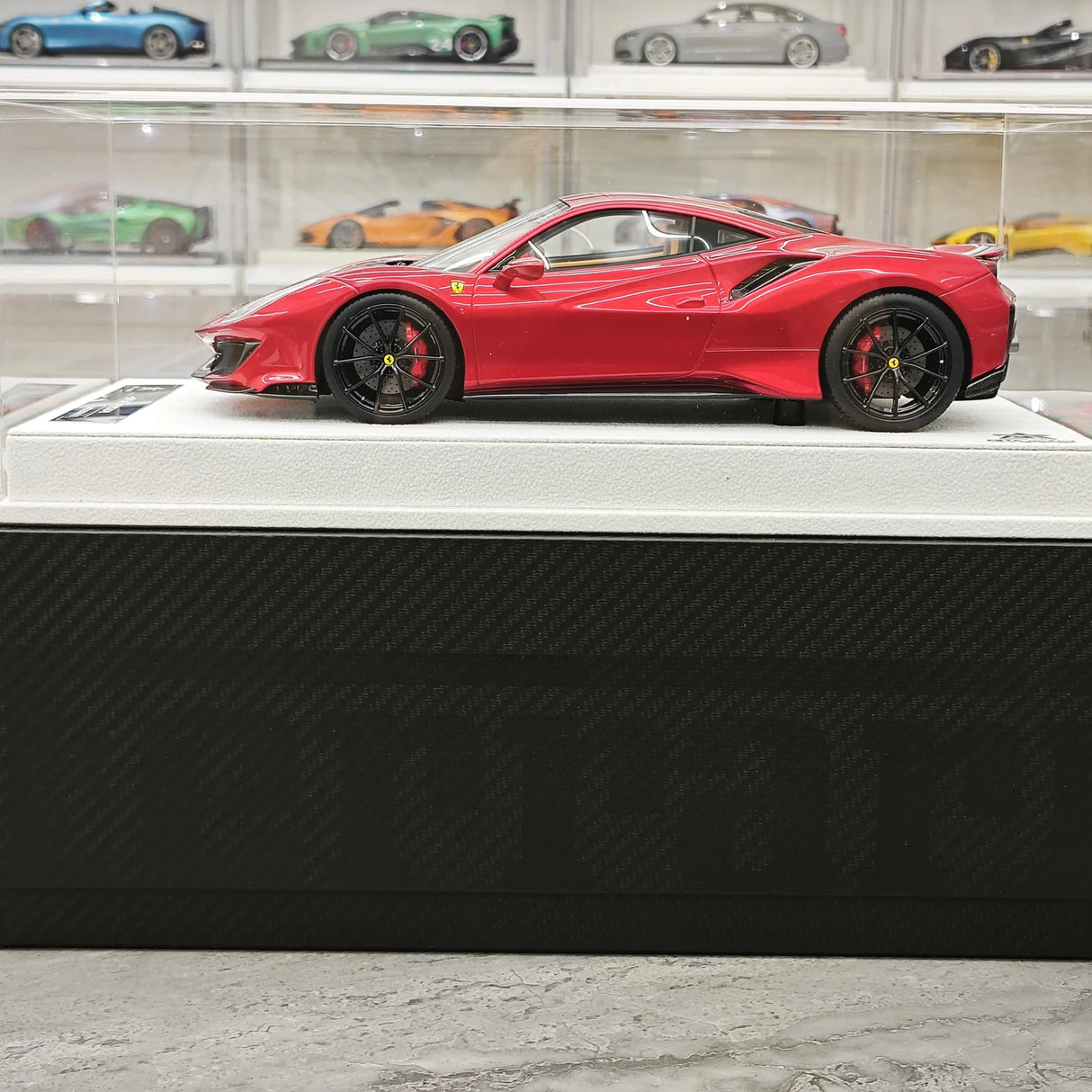 BBA Ferrari 2018 488 Pista Metallic Red Silver Black Livery 1:18 – Sammelobjekt-Resin-Modellharz