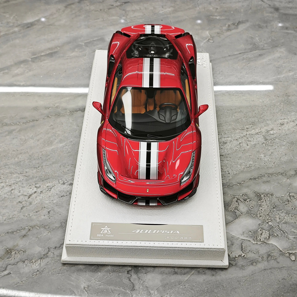 BBA Ferrari 2018 488 Pista Metallic Red Silver Black Livery 1:18 – Sammelobjekt-Resin-Modellharz