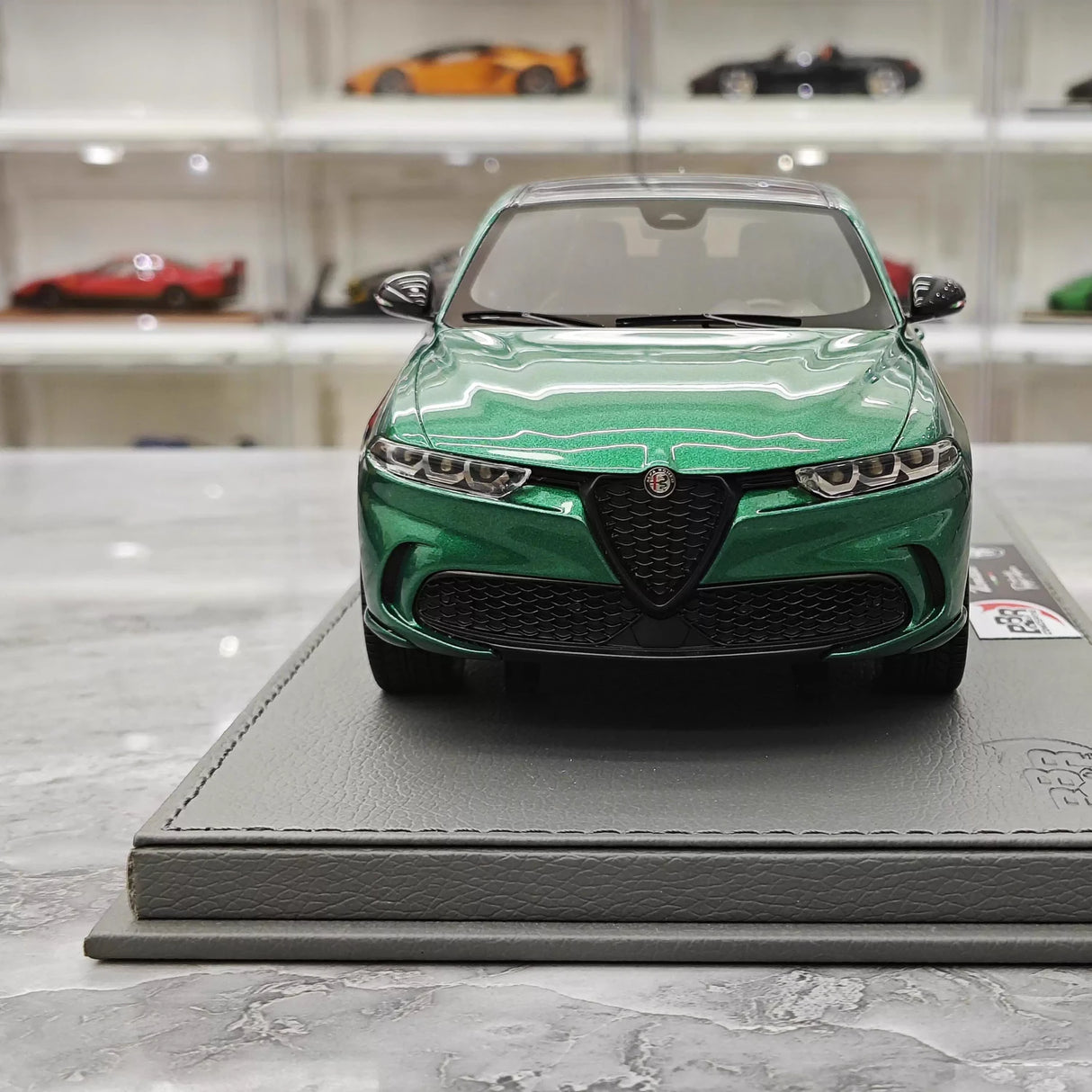 BBR Alfa Romeo 2023 Tonale Green 1:18 – Resina de Modelo de Resina de Coleção