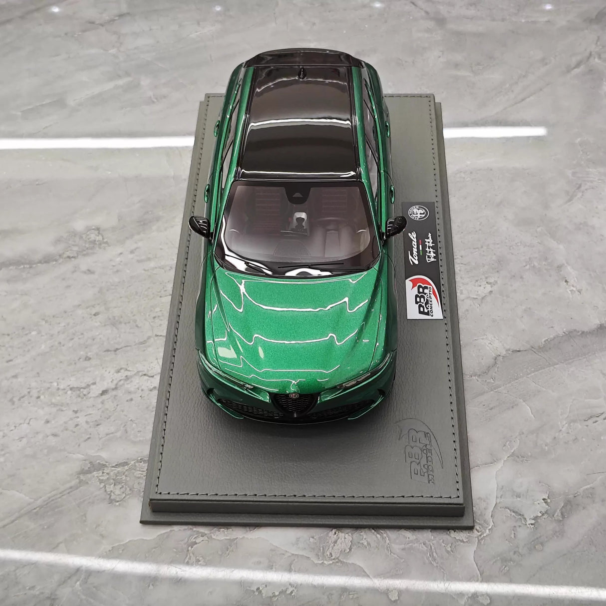 BBR Alfa Romeo 2023 Tonale Green 1:18 – Resina de Modelo de Resina de Coleção