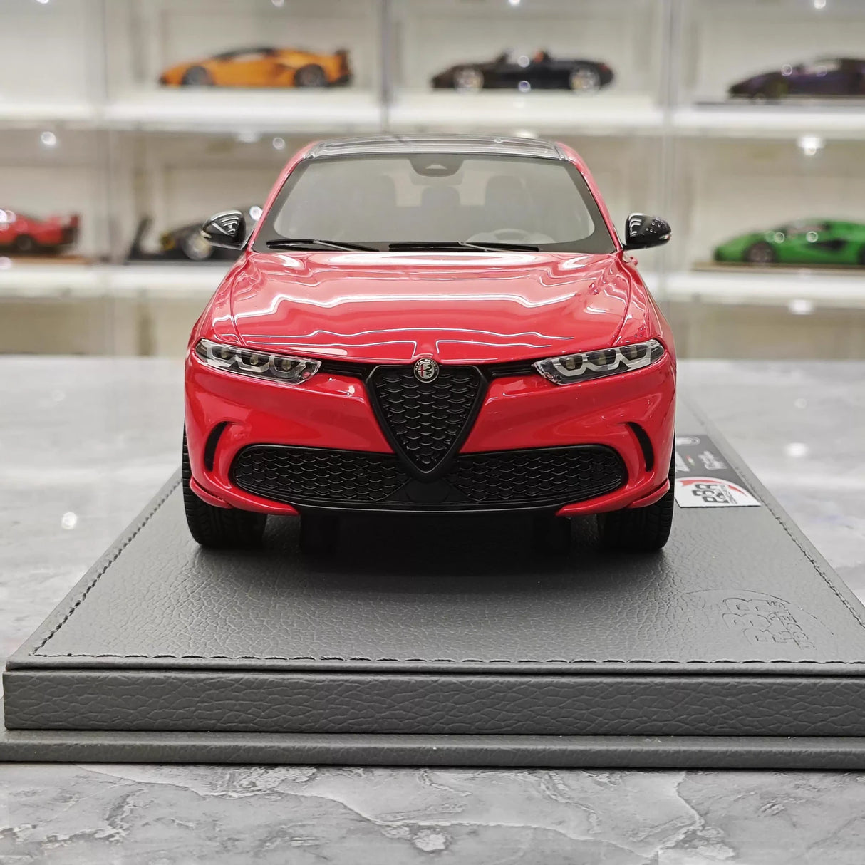 BBR Alfa Romeo 2023 Tonale Red 1:18 – Resina de Modelo de Resina de Coleção
