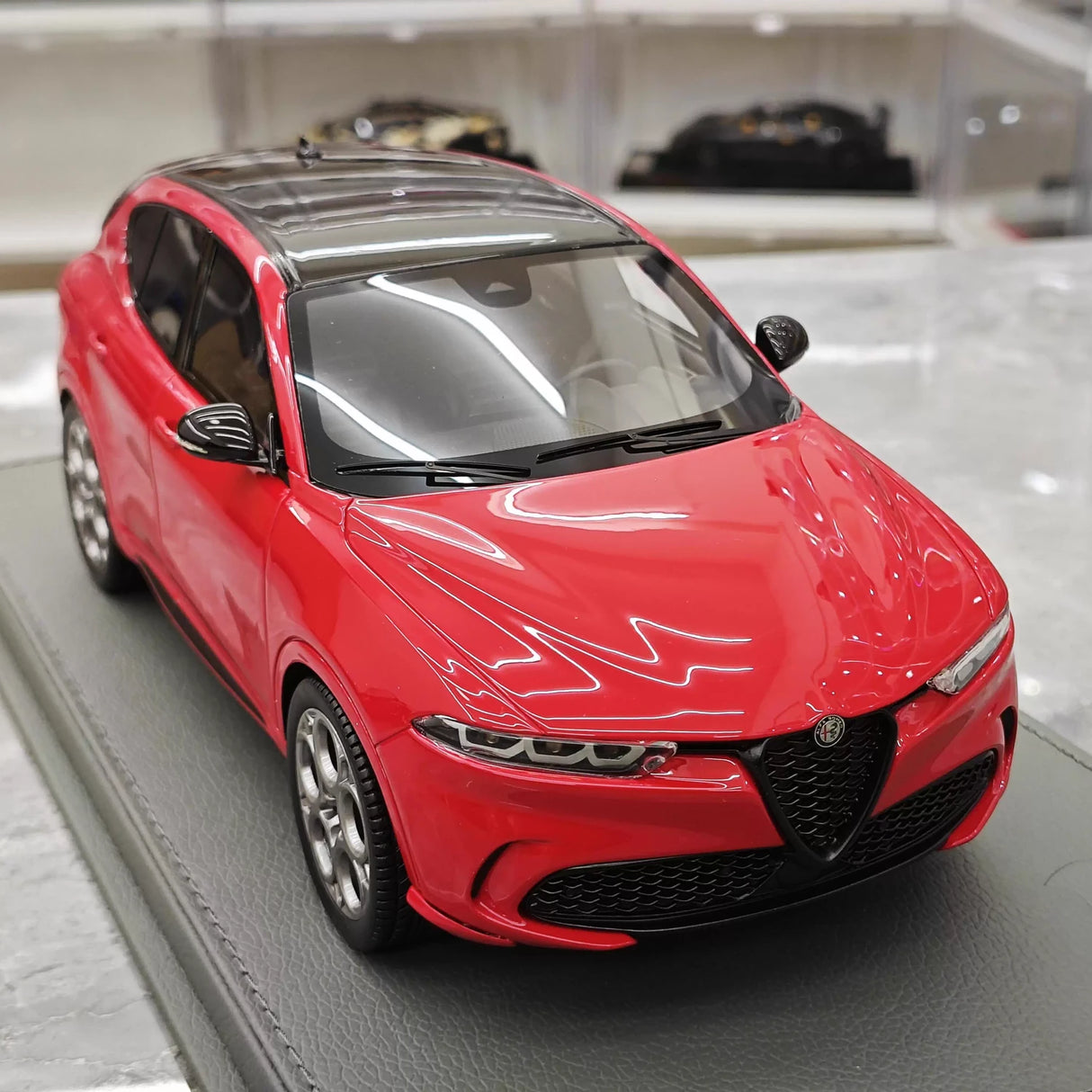 BBR Alfa Romeo 2023 Tonale Red 1:18 – Resina de Modelo de Resina de Coleção