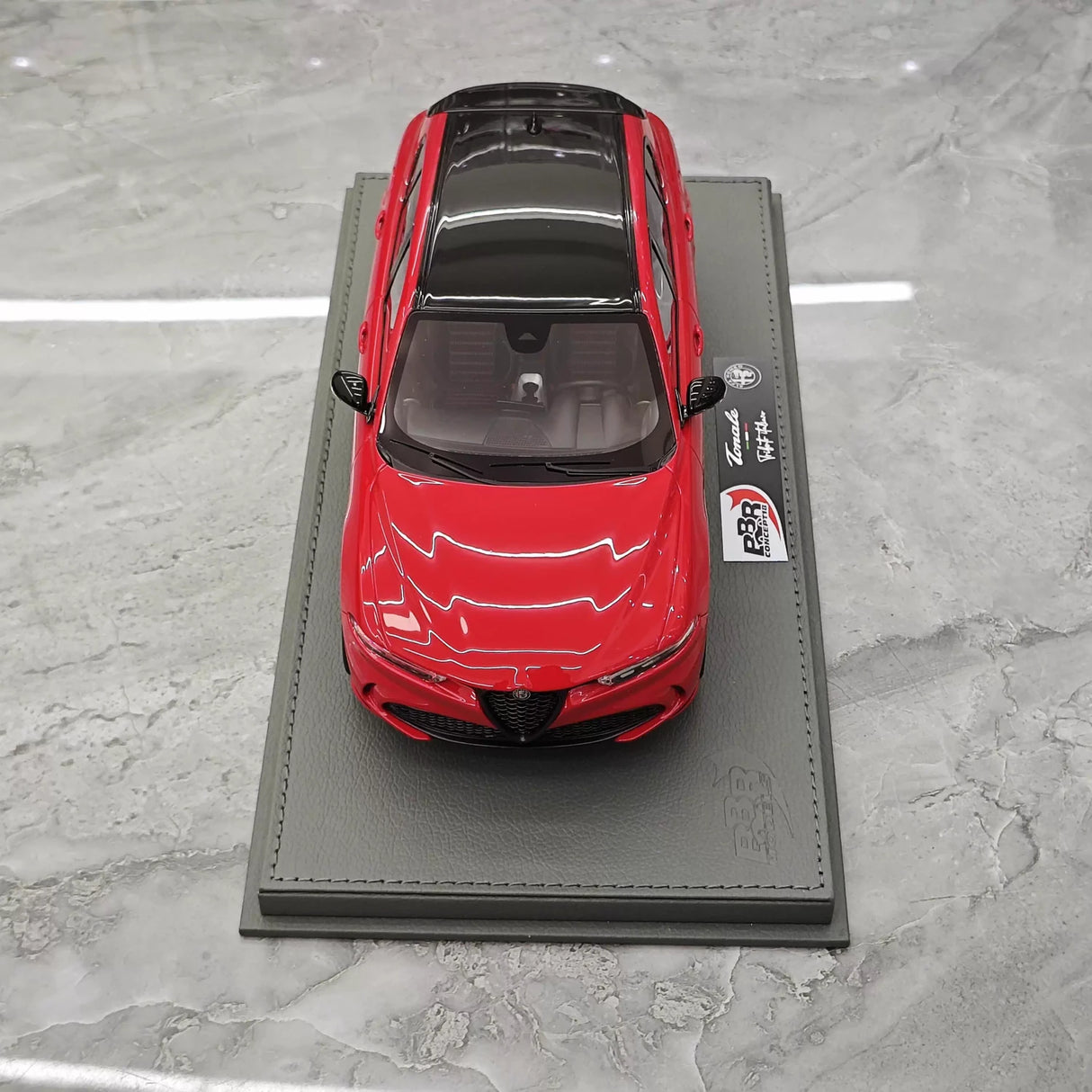 BBR Alfa Romeo 2023 Tonale Red 1:18 – Resina de Modelo de Resina de Coleção