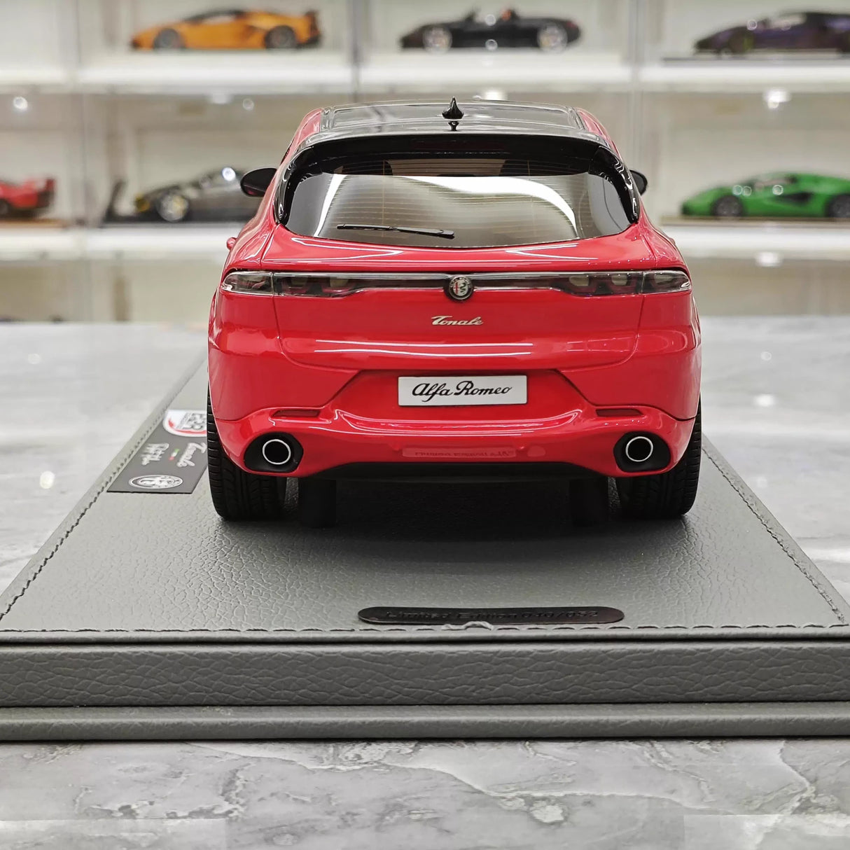BBR Alfa Romeo 2023 Tonale Red 1:18 – Resina de Modelo de Resina de Coleção