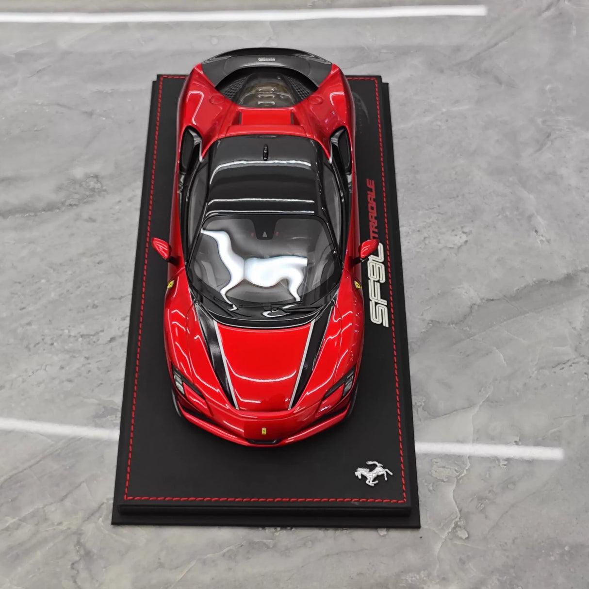 BBR Ferrari 2023 SF90 Stradale Glossy Red 1:18 – kolekcjonerska żywica modelowa żywica
