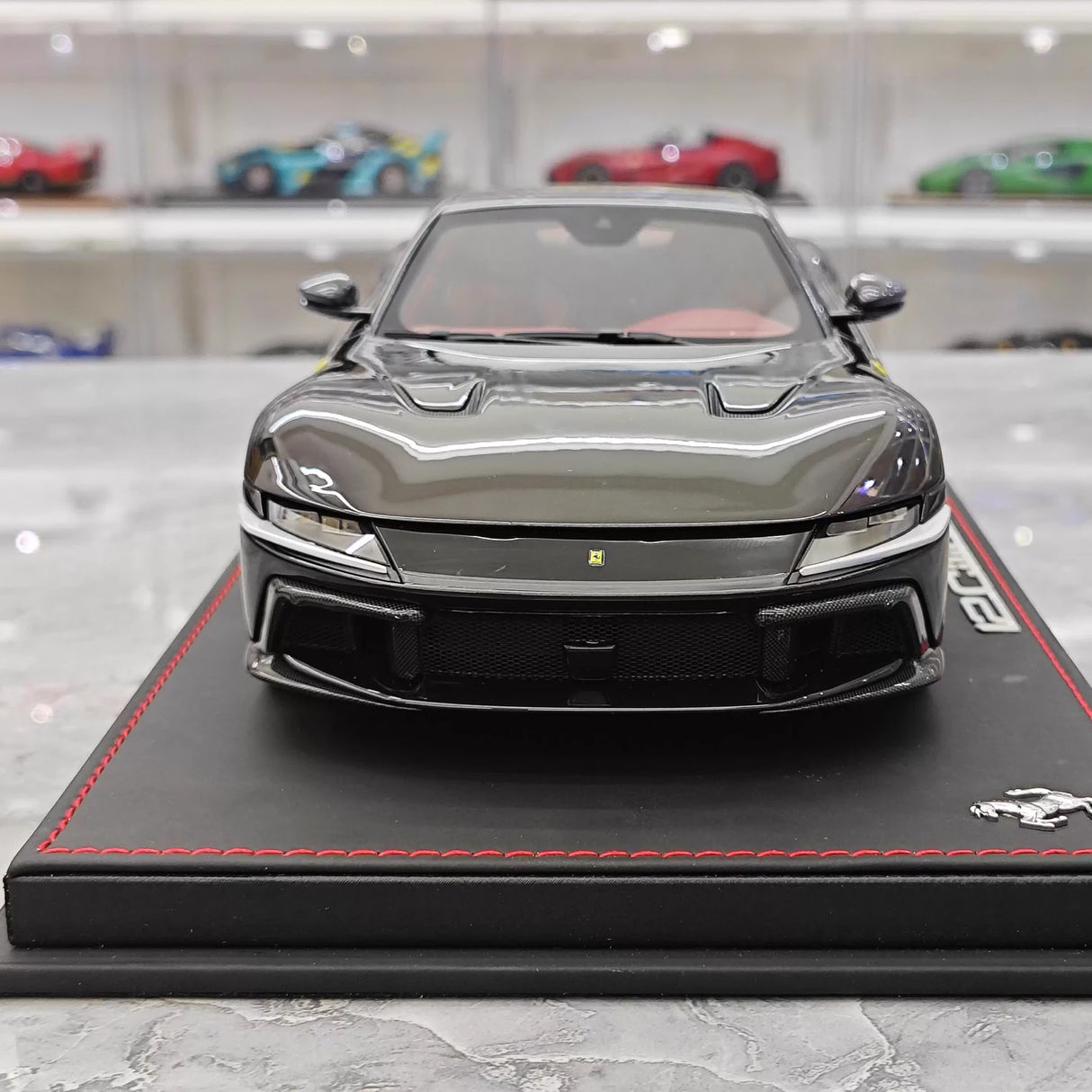 BBR Ferrari 2024 12 Cilindri Coupe Glossy Black 1:18 – kolekcjonerski model żywicy