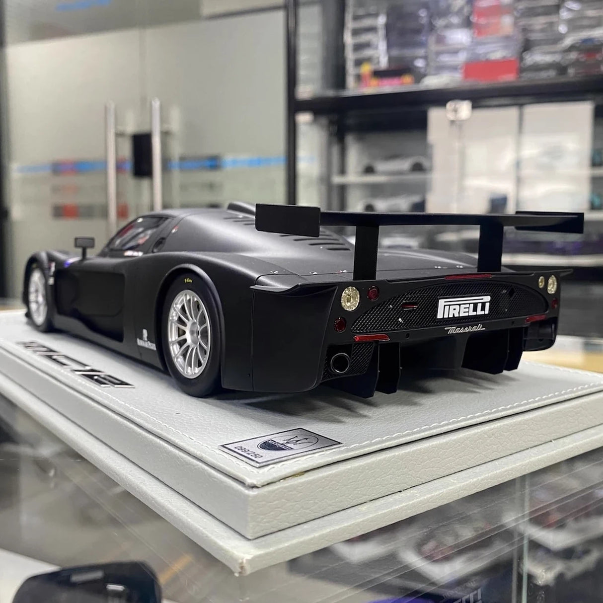 BBR Maserati 2006 MC12 Corse Michael Schumacher 1:18 – kolekcjonerska żywica modelowa żywica