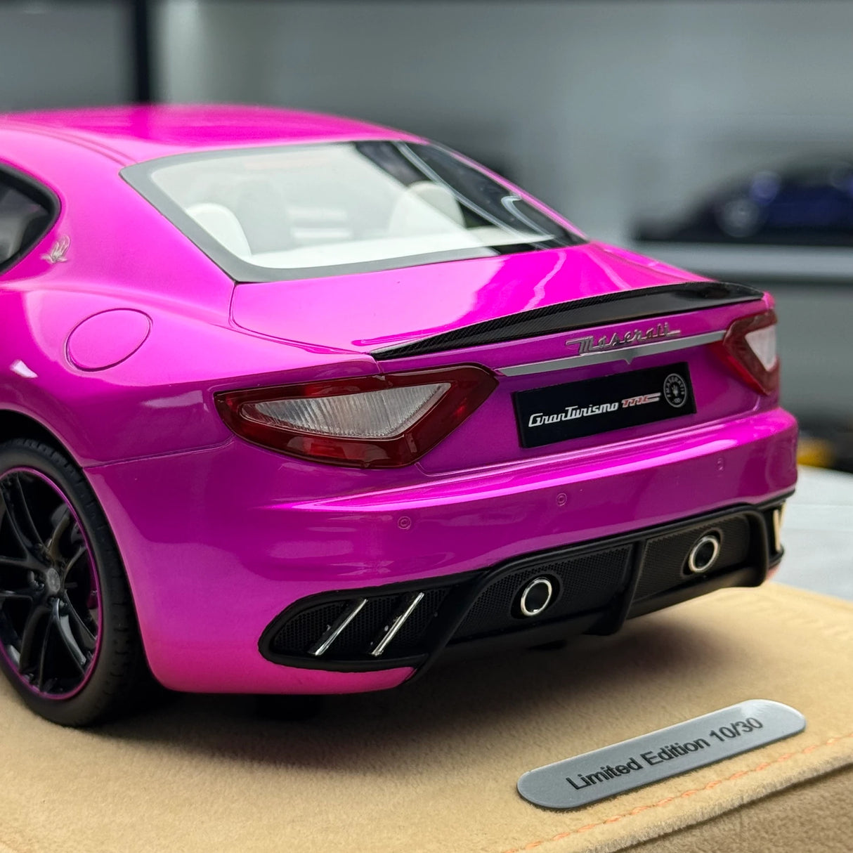 BBR Maserati 2011 GranTurismo MC Stradale Pink 1:18 – Sammelobjekt-Resin-Modellharz