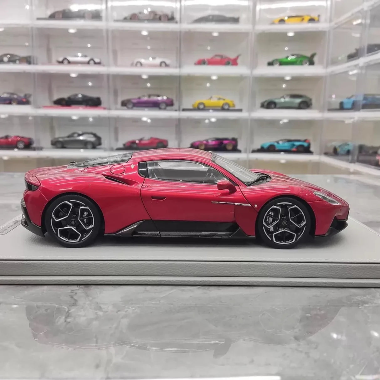BBR Maserati 2022 MC20 Red 1:18 – Kolekcjonerski model odlewany