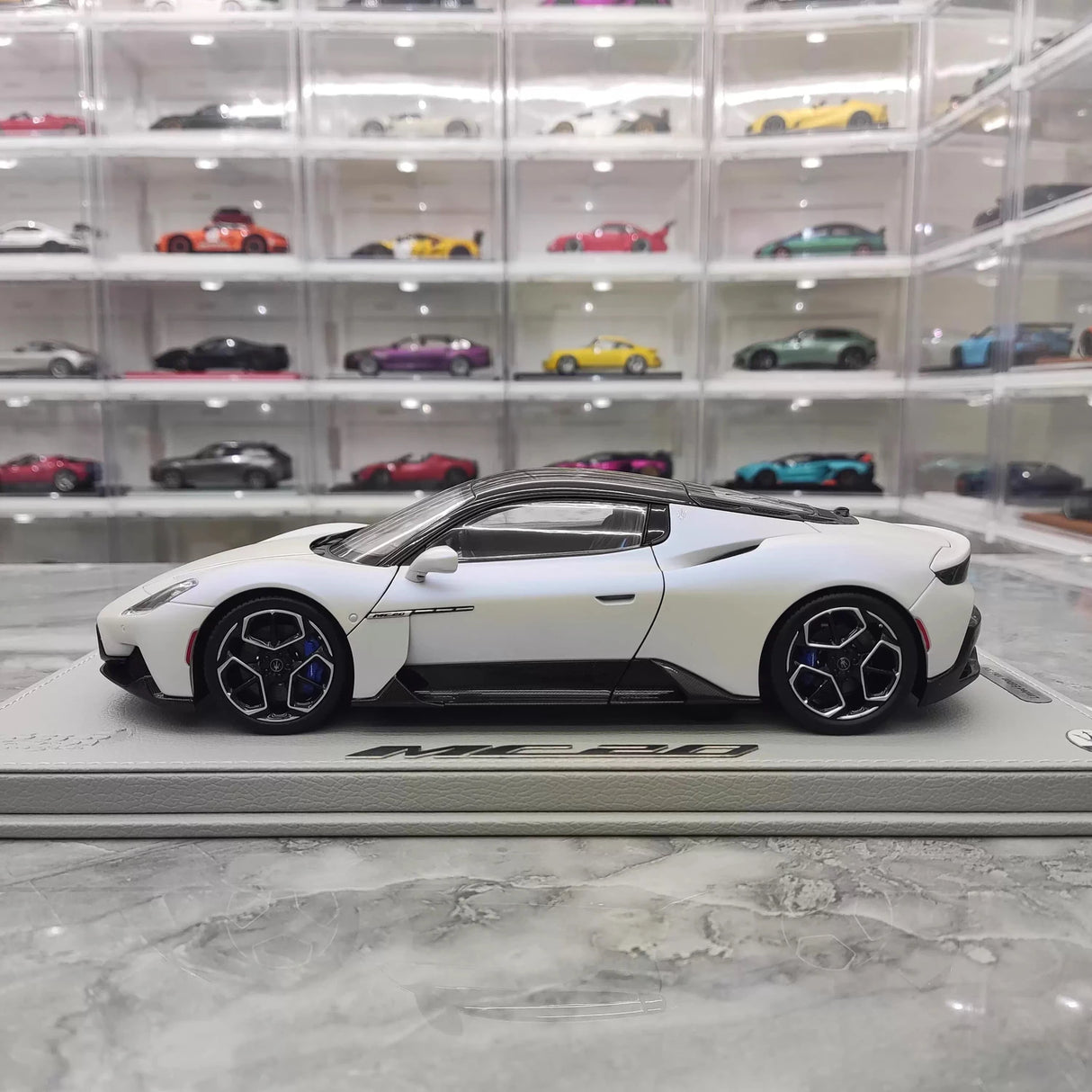 BBR Maserati 2022 MC20 White 1:18 – Kolekcjonerski model odlewany
