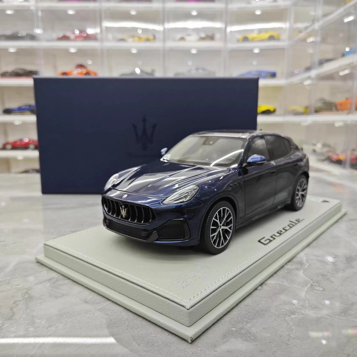 BBR Maserati 2023 Grecale Trofeo Blue 1:18 – kolekcjonerski model żywicy z żywicy