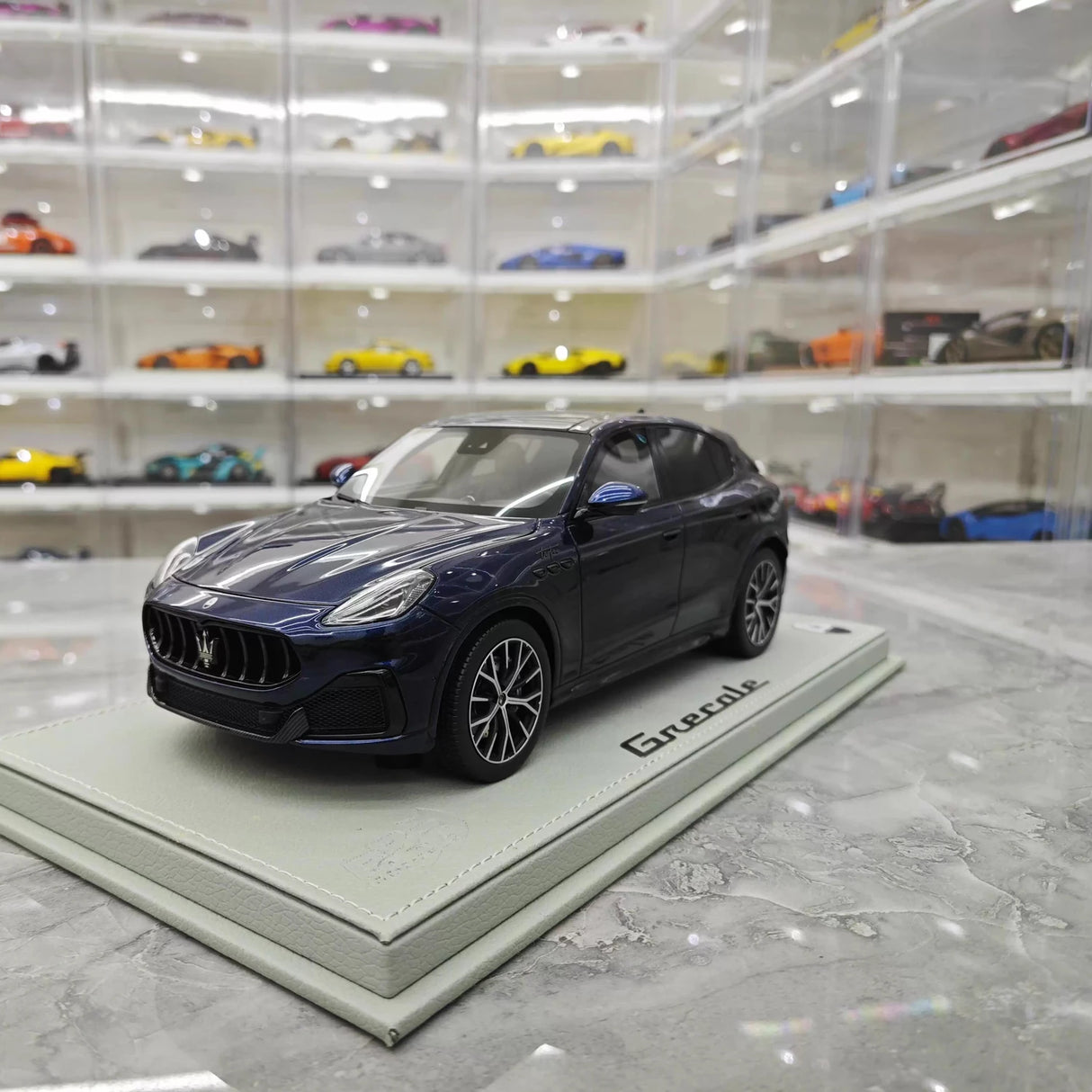 BBR Maserati 2023 Grecale Trofeo Blue 1:18 – kolekcjonerski model żywicy z żywicy