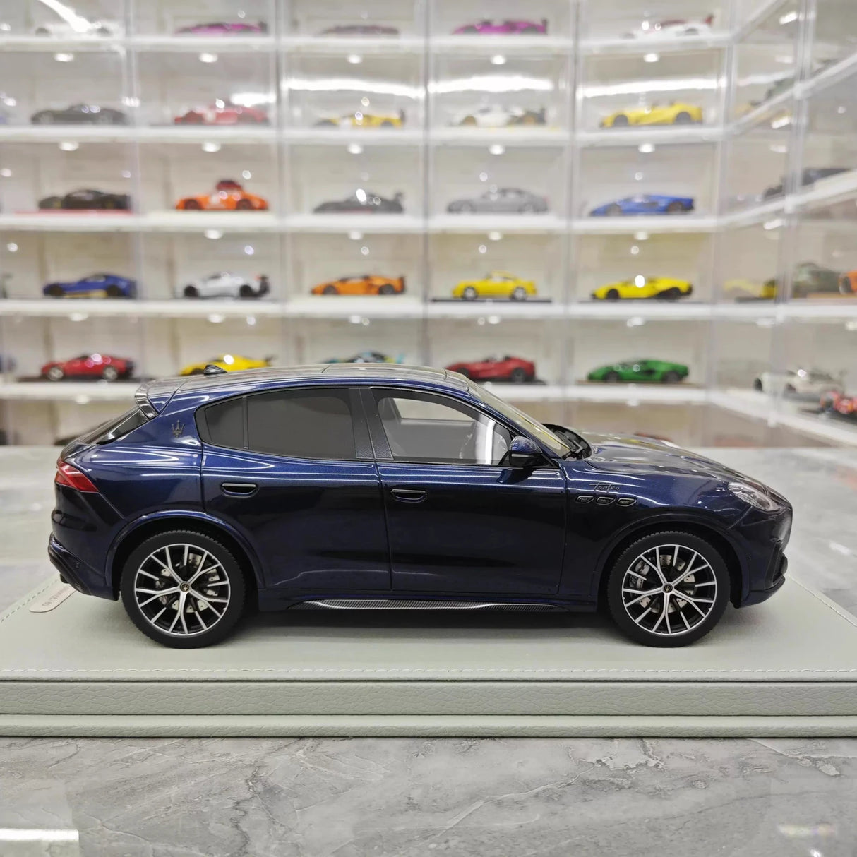 BBR Maserati 2023 Grecale Trofeo Blue 1:18 – kolekcjonerski model żywicy z żywicy