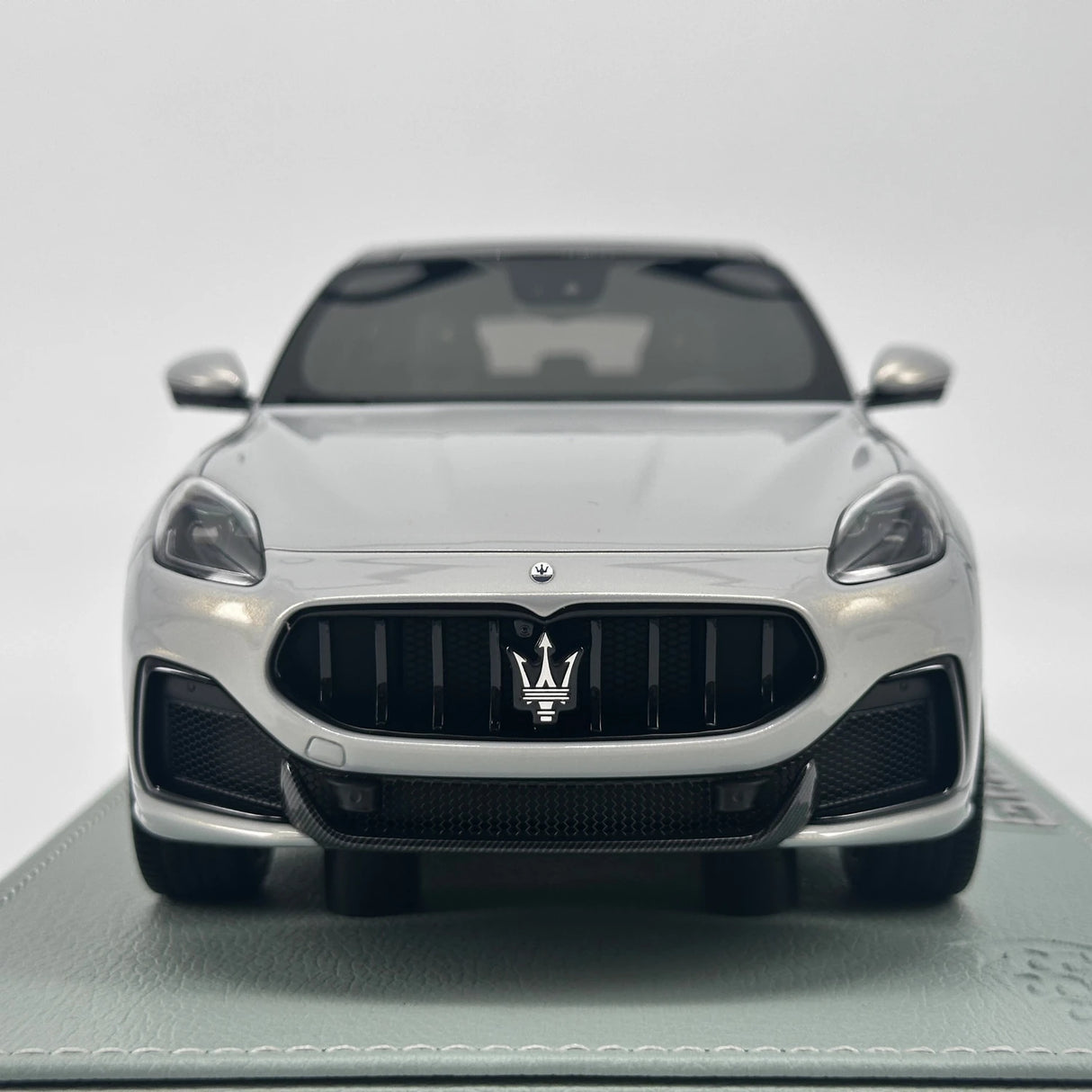 BBR Maserati 2023 Grecale Trofeo Silver 1:18 – kolekcjonerski model żywicy