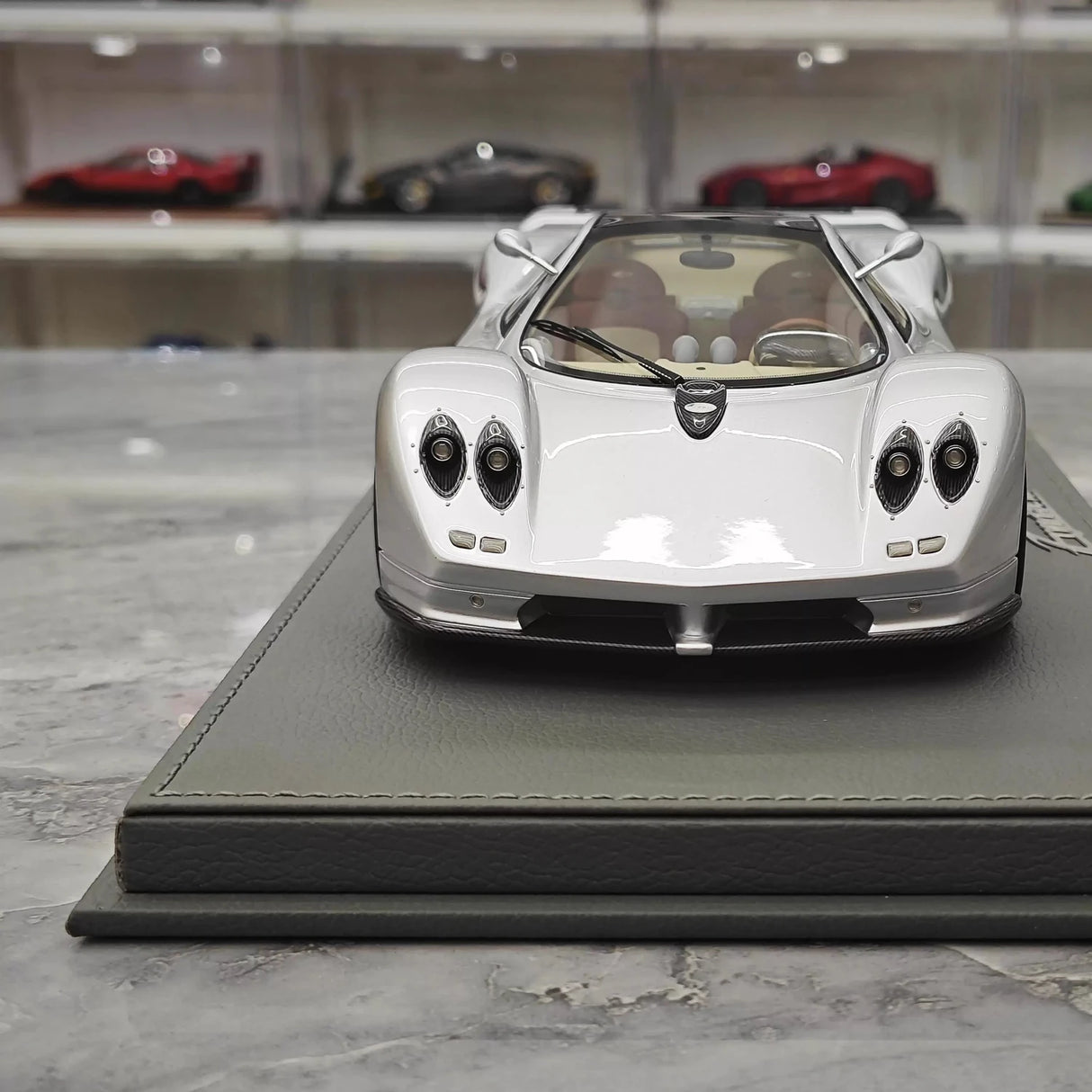 BBR Pagani 1999 Zonda C12 Silver 1:18 – kolekcjonerska żywica modelowa