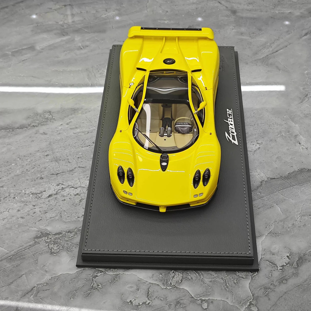 BBR Pagani 1999 Zonda C12 Yellow 1:18 – kolekcjonerska żywica modelowa