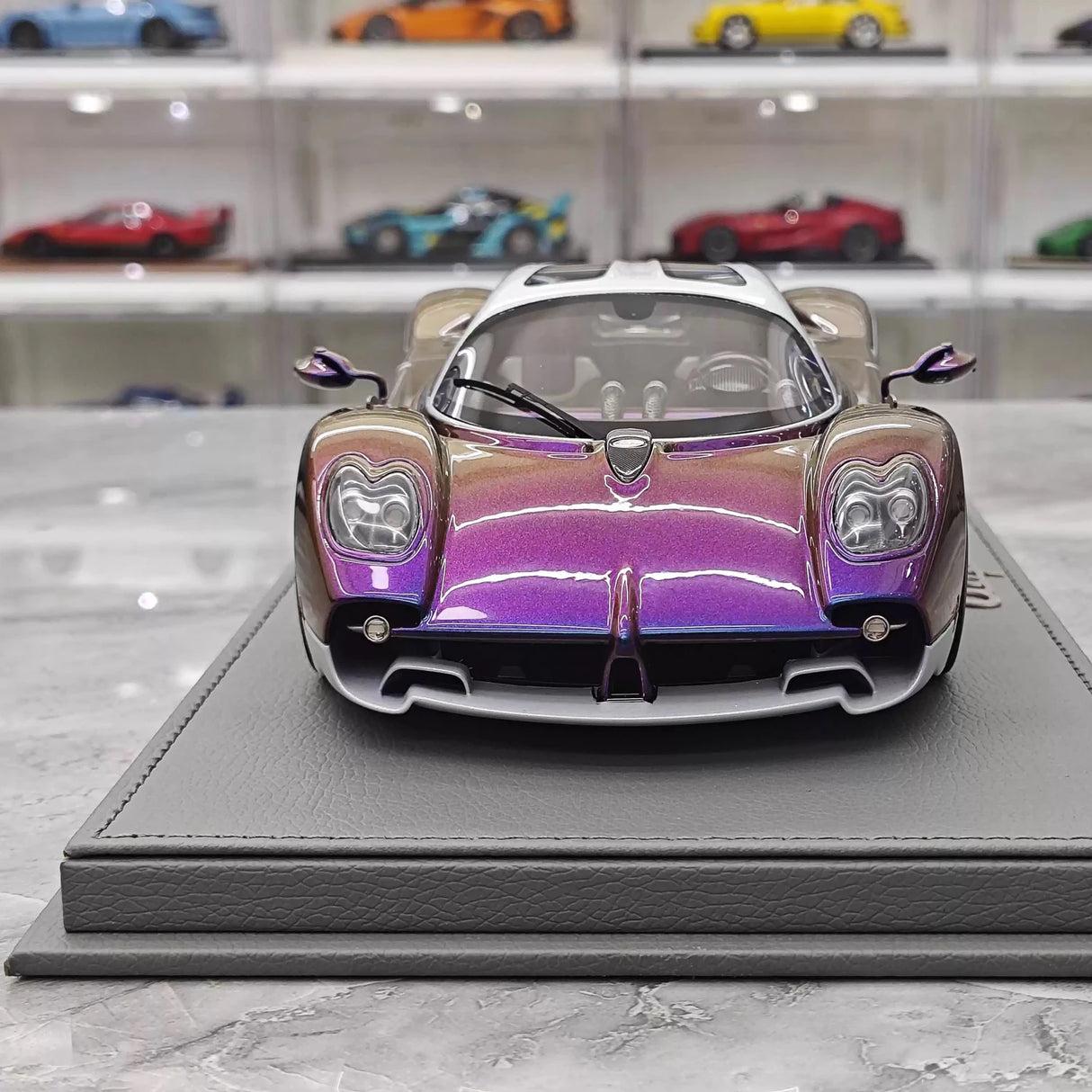 BBR Pagani 2023 Utopia Gradient 1:18 – kolekcjonerska żywica modelowa