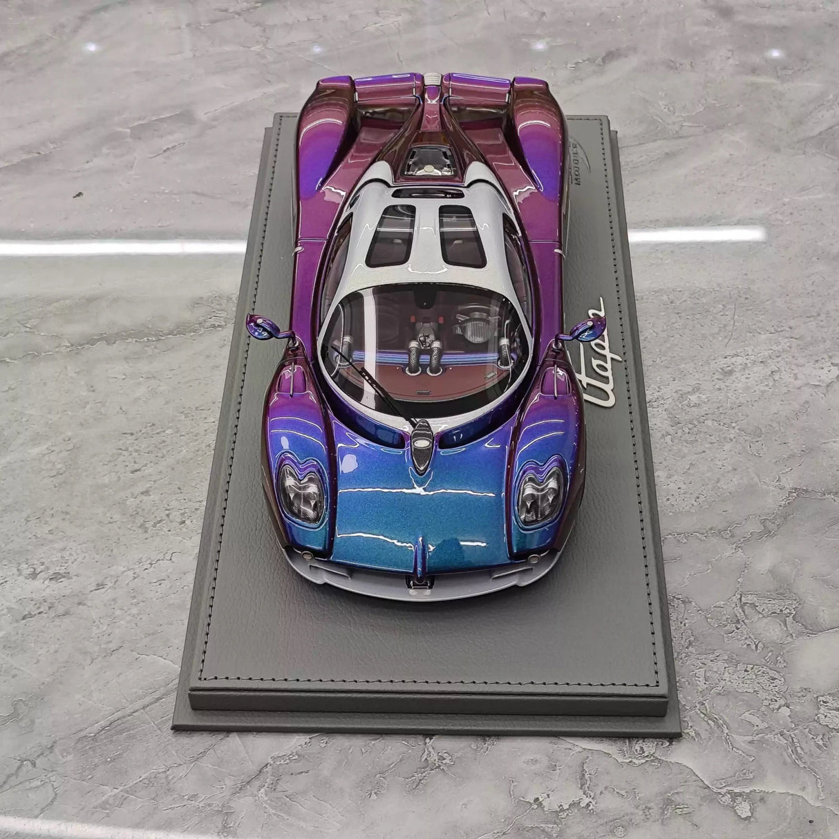 BBR Pagani 2023 Utopia Gradient 1:18 – kolekcjonerska żywica modelowa