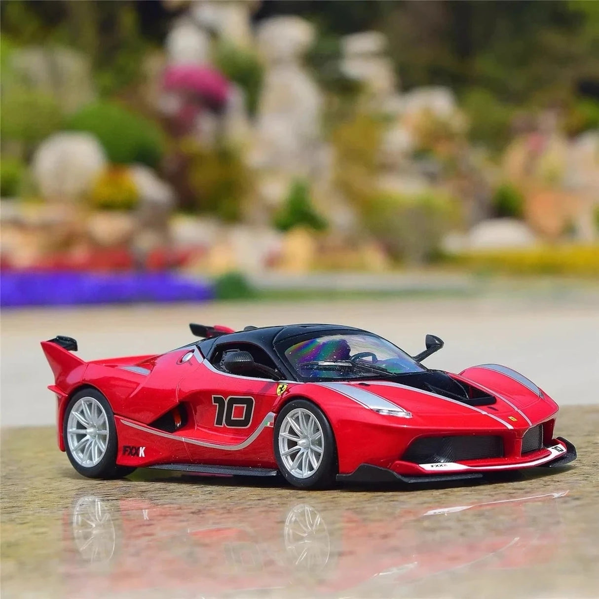 Bburago Ferrari 2015 FXX K Red 1:24 – Diecast Display Model Die-Cast
