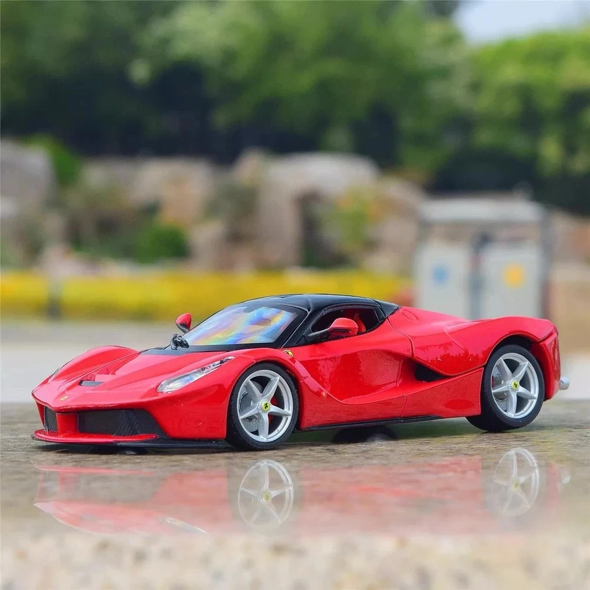 Bburago Ferrari 2016 LaFerrari Red 1:24 – model wyświetlacza odlewany z metalu
