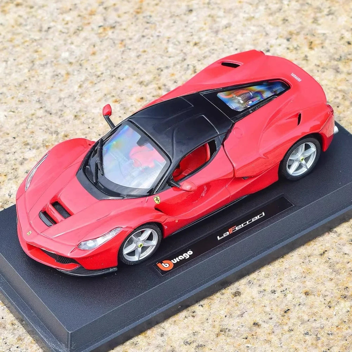 Bburago Ferrari 2016 LaFerrari Red 1:24 – model wyświetlacza odlewany z metalu