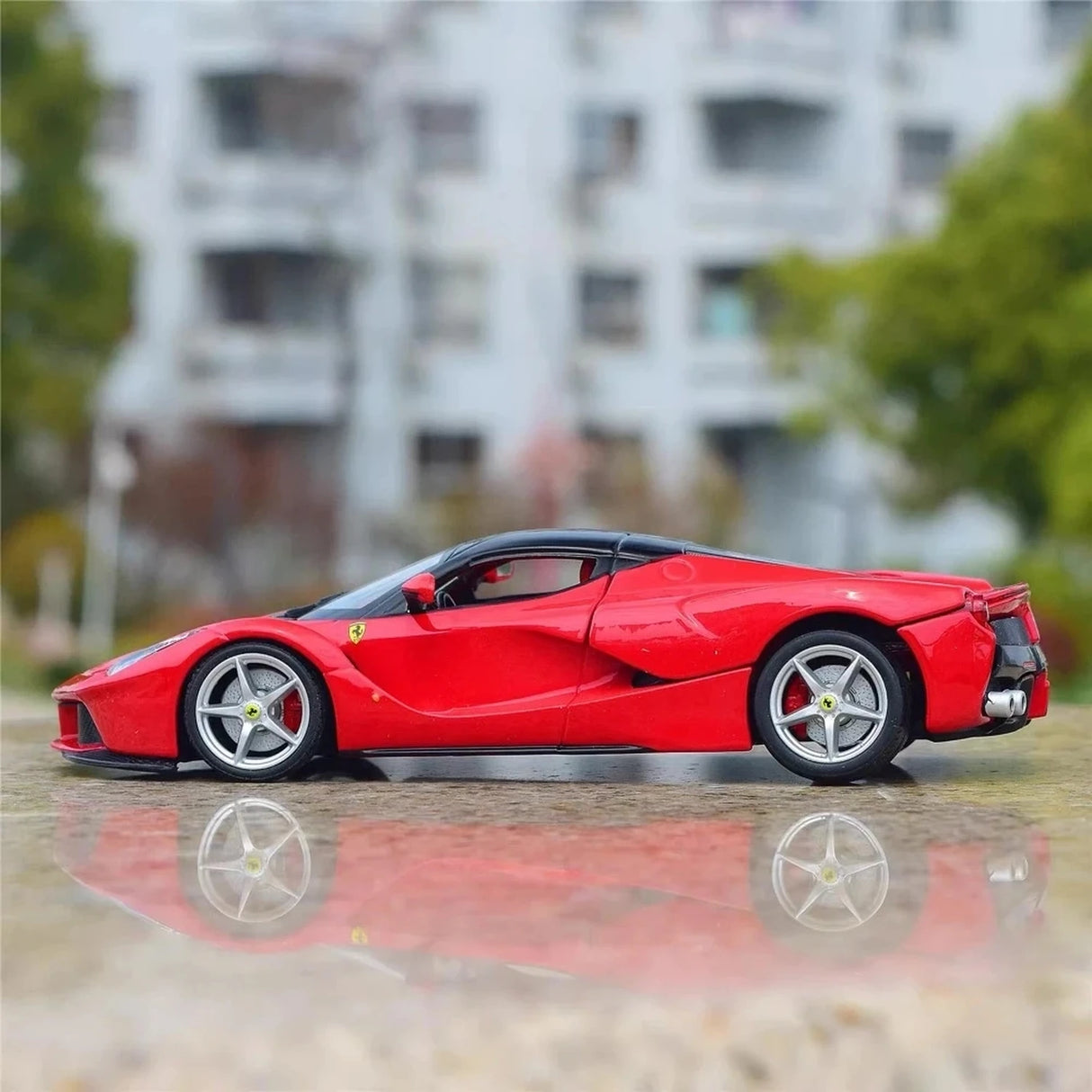 Bburago Ferrari 2016 LaFerrari Red 1:24 – model wyświetlacza odlewany z metalu
