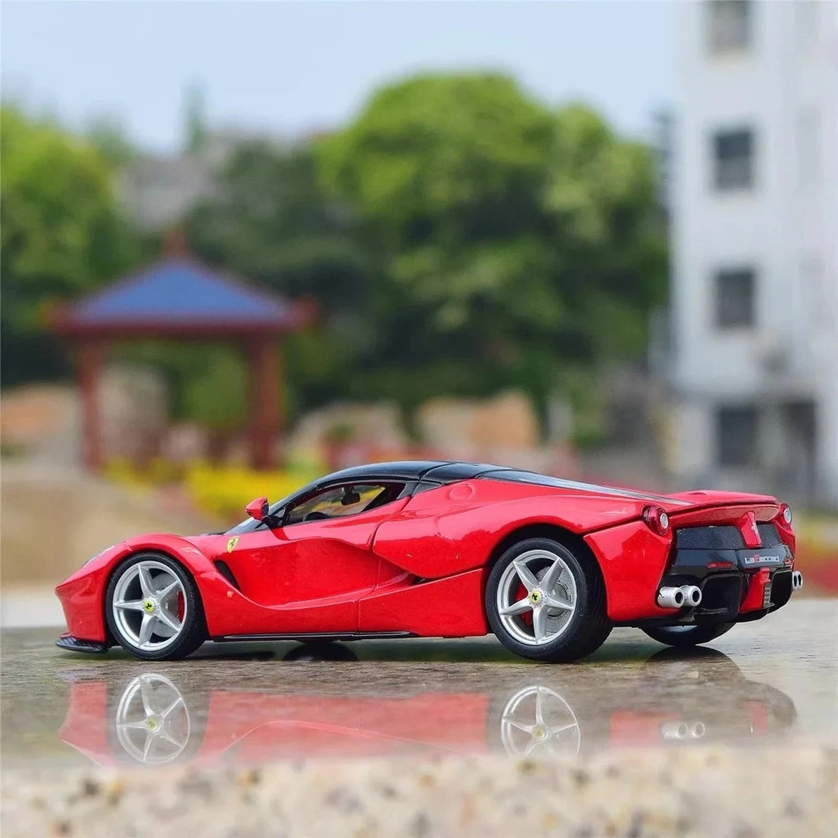 Bburago Ferrari 2016 LaFerrari Red 1:24 – model wyświetlacza odlewany z metalu