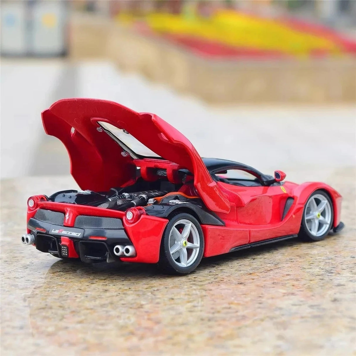 Bburago Ferrari 2016 LaFerrari Red 1:24 – model wyświetlacza odlewany z metalu