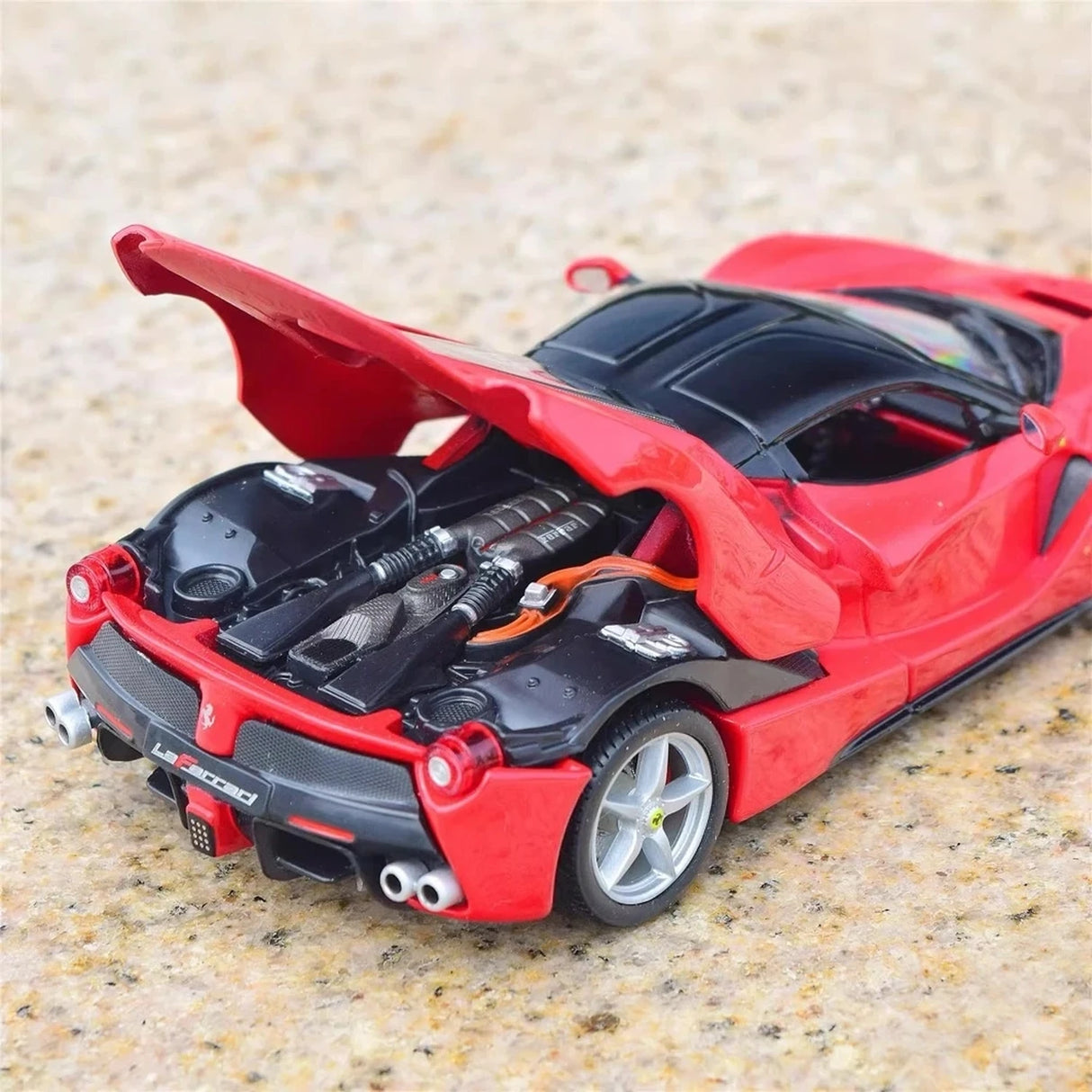 Bburago Ferrari 2016 LaFerrari Red 1:24 – model wyświetlacza odlewany z metalu