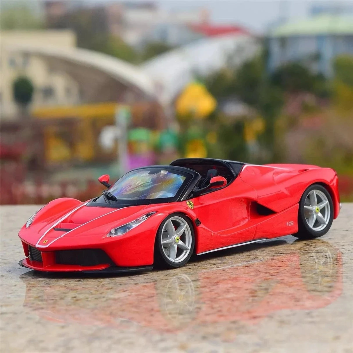Bburago Ferrari 2016 LaFerrari Aperta Red 1:24 – Diecast Display Model Die-Cast