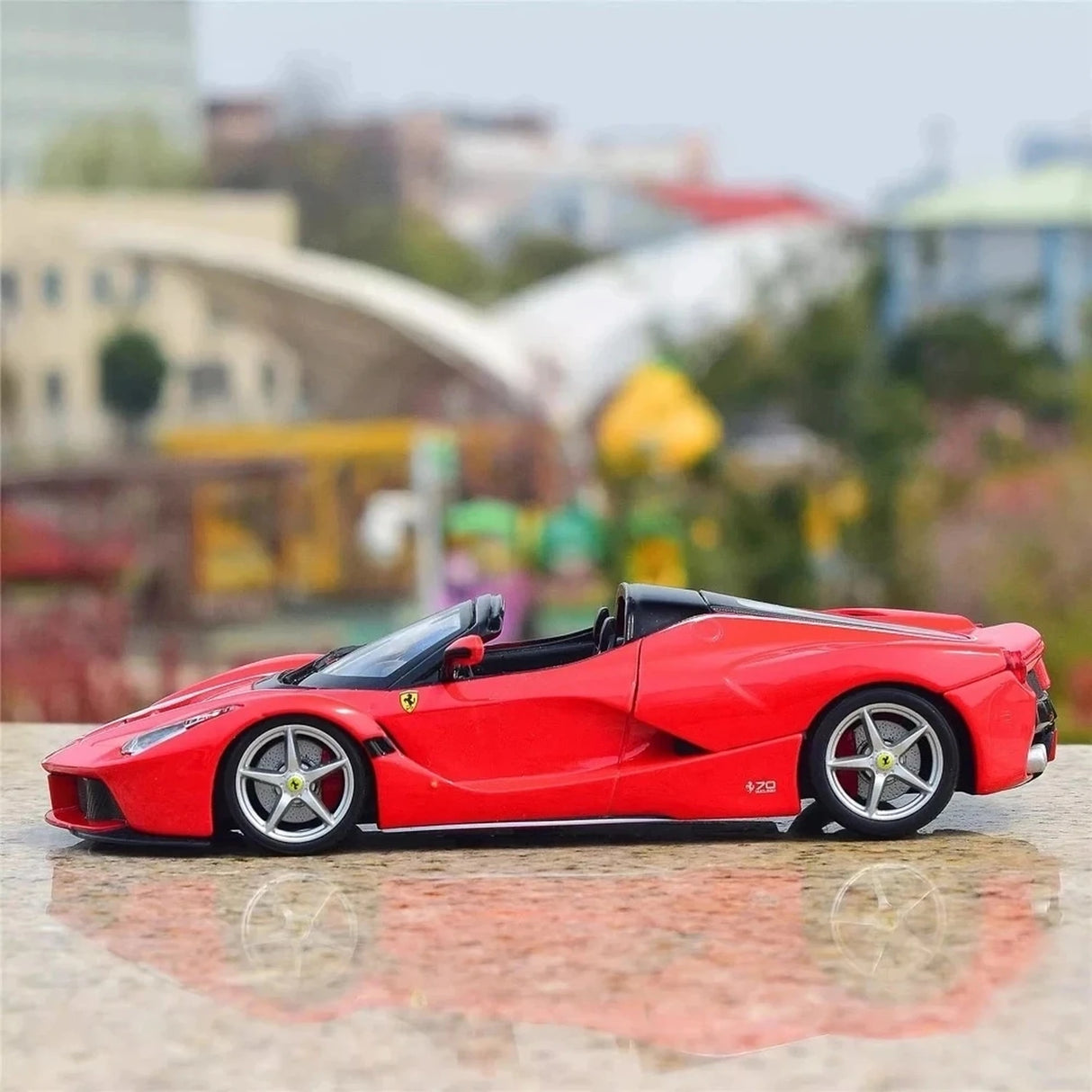 Bburago Ferrari 2016 LaFerrari Aperta Red 1:24 – Diecast Display Model Die-Cast