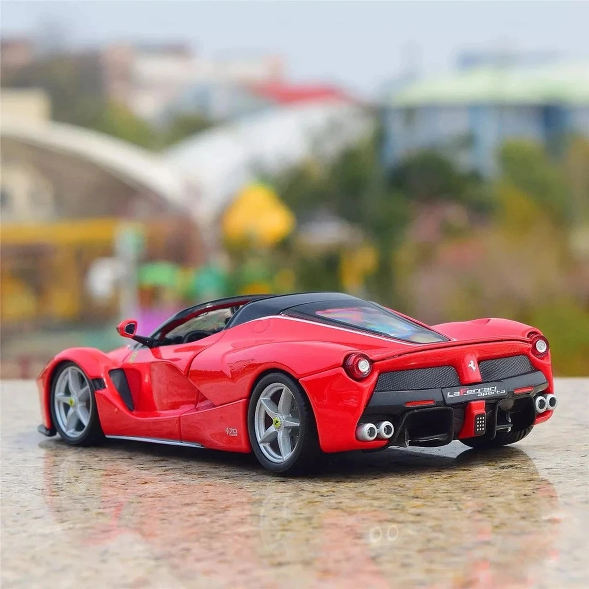 Bburago Ferrari 2016 LaFerrari Aperta Red 1:24 – Diecast Display Model Die-Cast