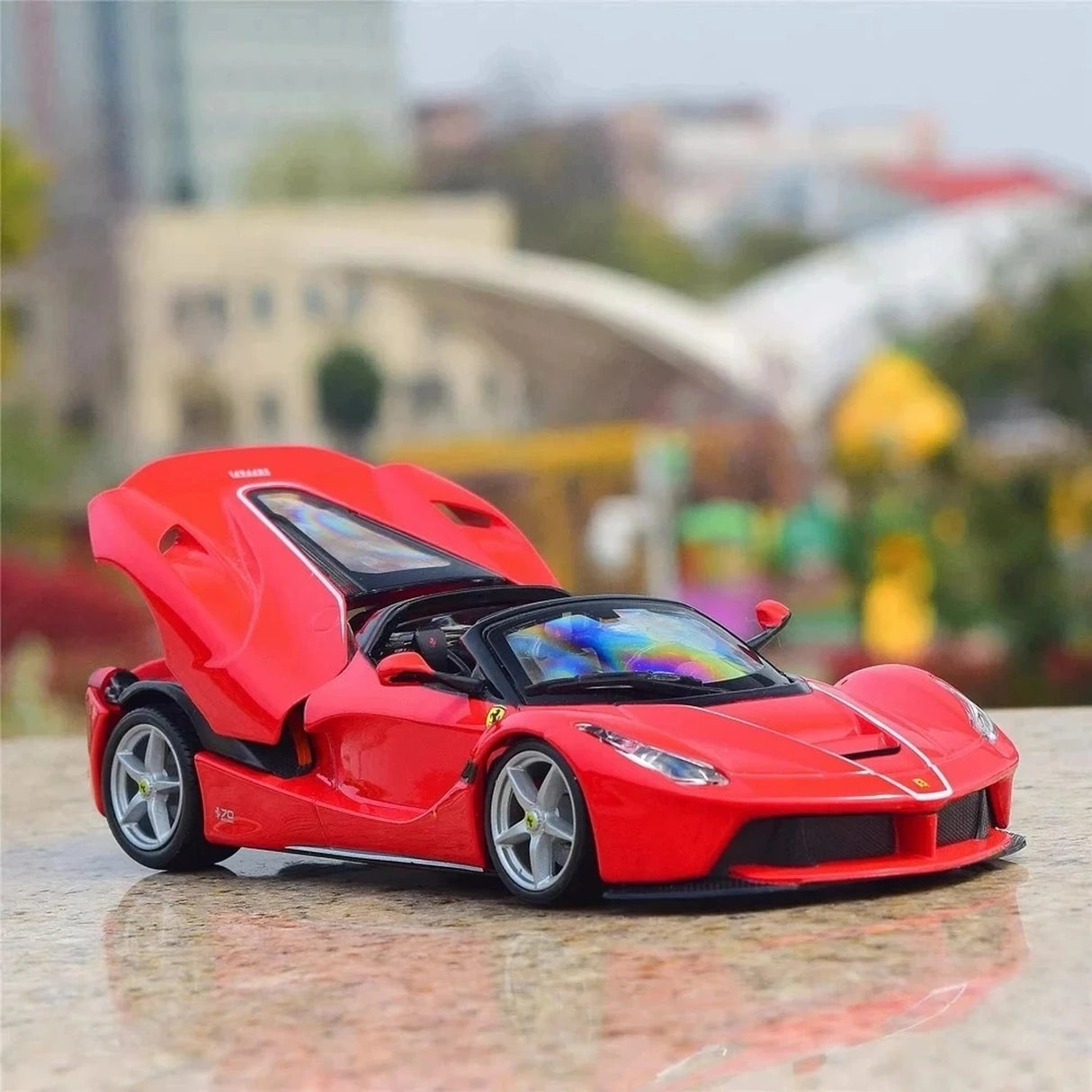 Bburago Ferrari 2016 LaFerrari Aperta Red 1:24 – Diecast Display Model Die-Cast