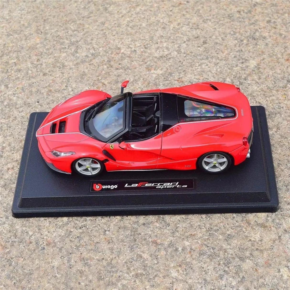 Bburago Ferrari 2016 LaFerrari Aperta Red 1:24 – Diecast Display Model Die-Cast