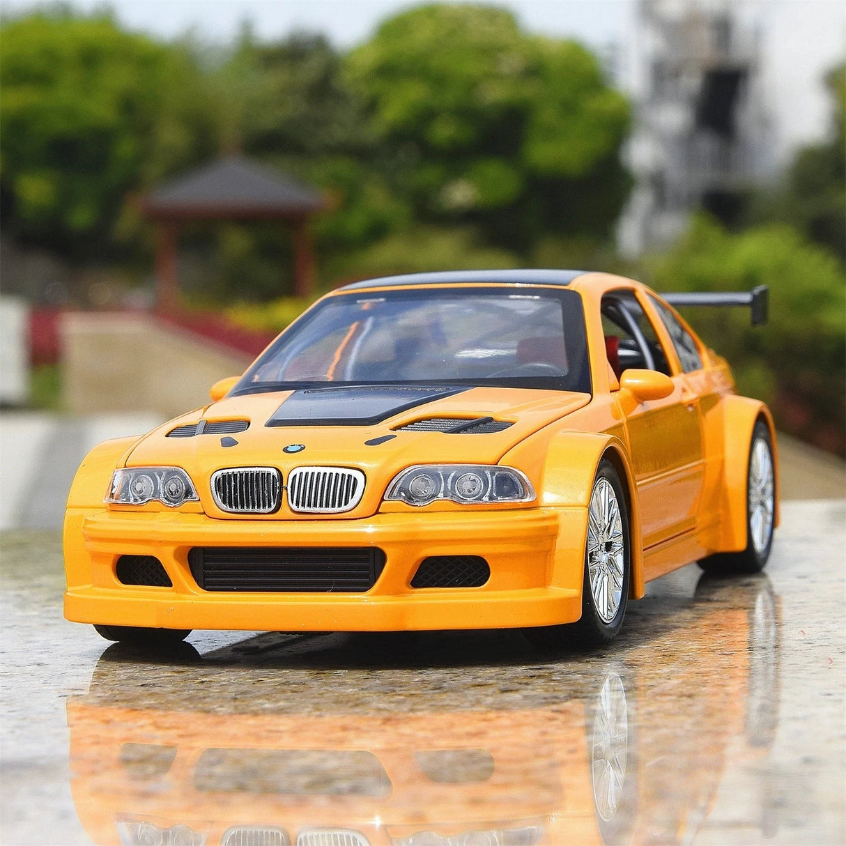 BMW 2001 M3 GTR E46 Orange 1:24 – Modello Pressofuso per Display Pressofuso