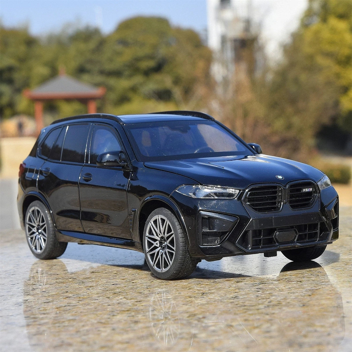 BMW 2020 X5 M Competition F95 zwart 1:24 – diecast displaymodel