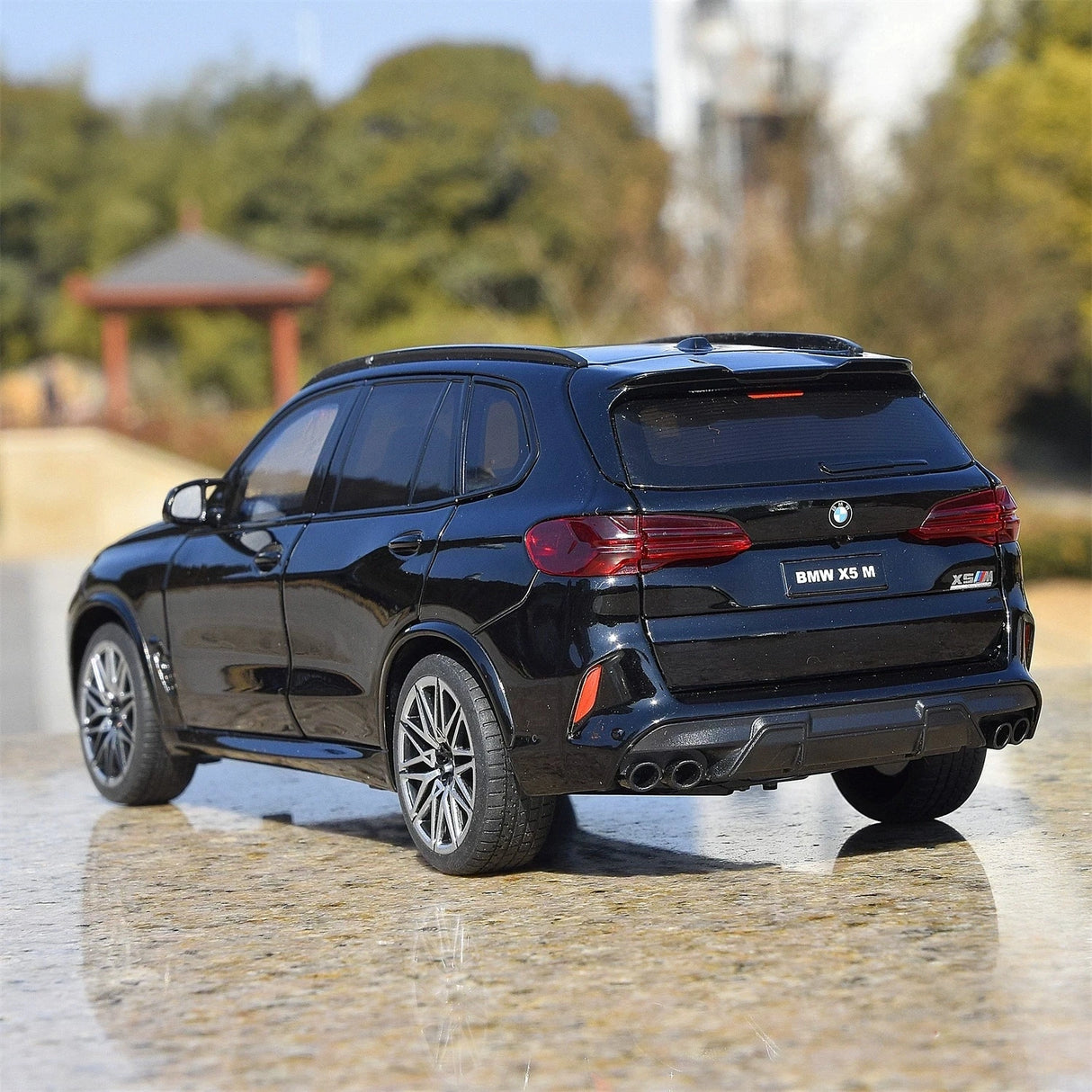 BMW 2020 X5 M Competition F95 zwart 1:24 – diecast displaymodel