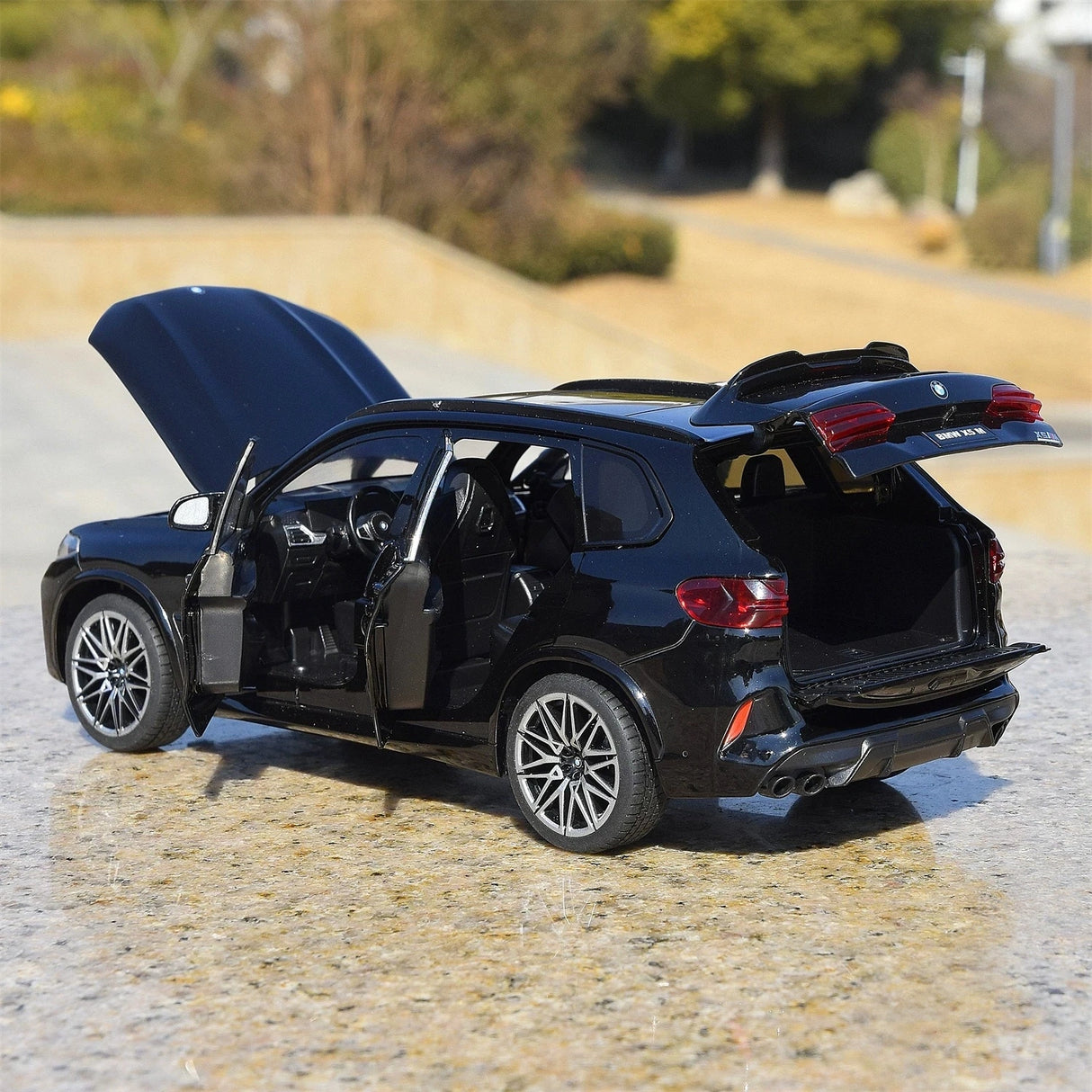 BMW 2020 X5 M Competition F95 zwart 1:24 – diecast displaymodel