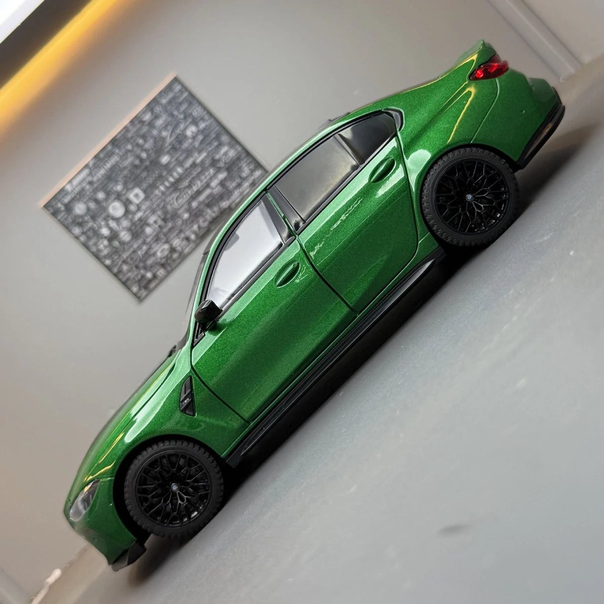 BMW 2021 M3 G80 groen 1:24 – diecast displaymodel