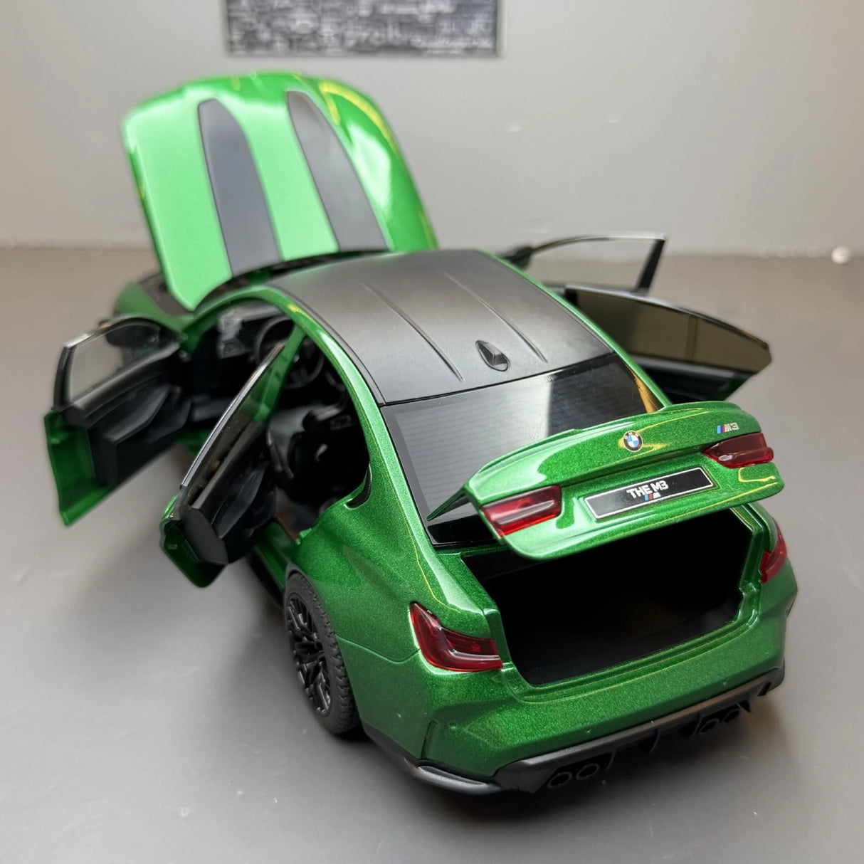 BMW 2021 M3 G80 groen 1:24 – diecast displaymodel