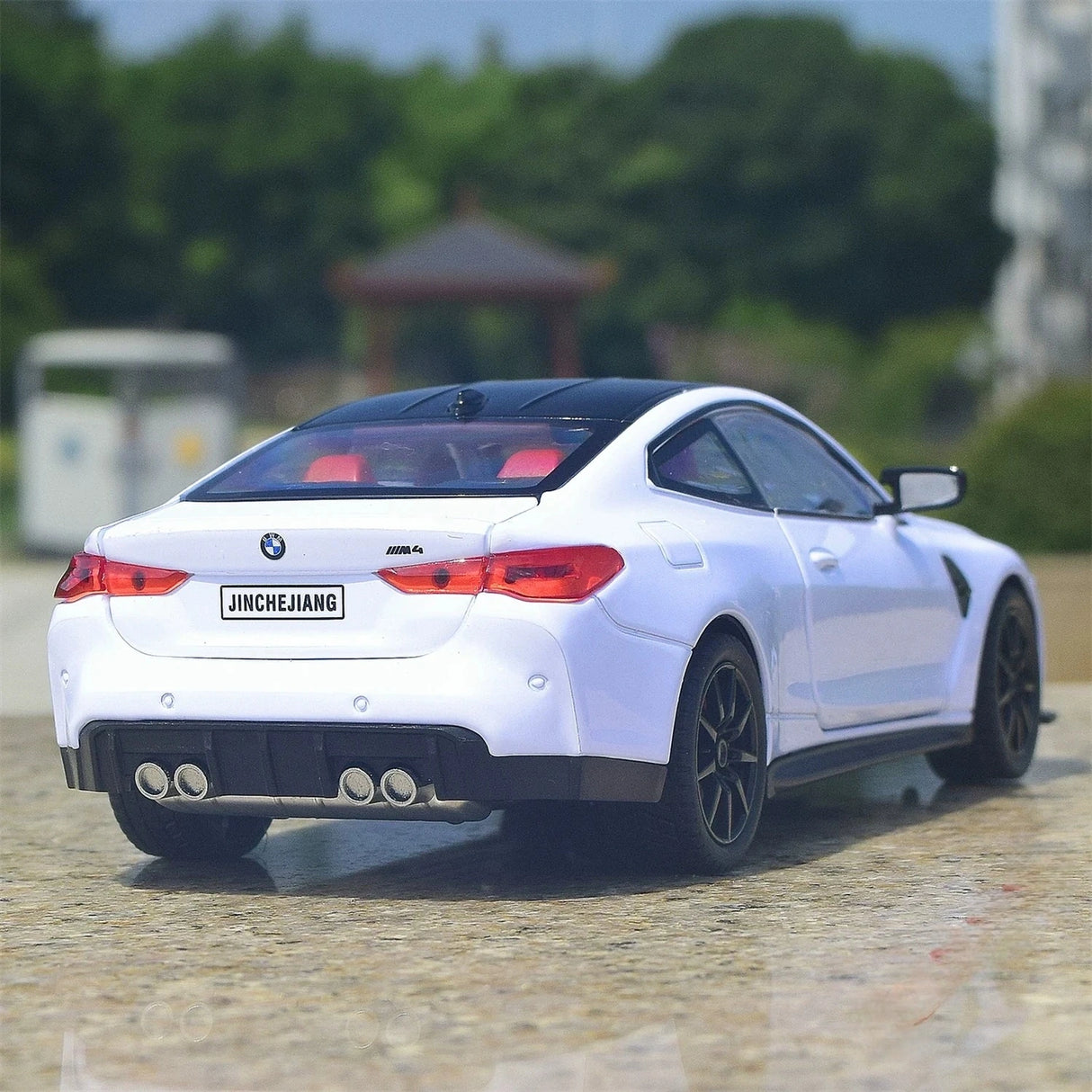 BMW 2021 M4 G82 wit 1:24 – diecast displaymodel