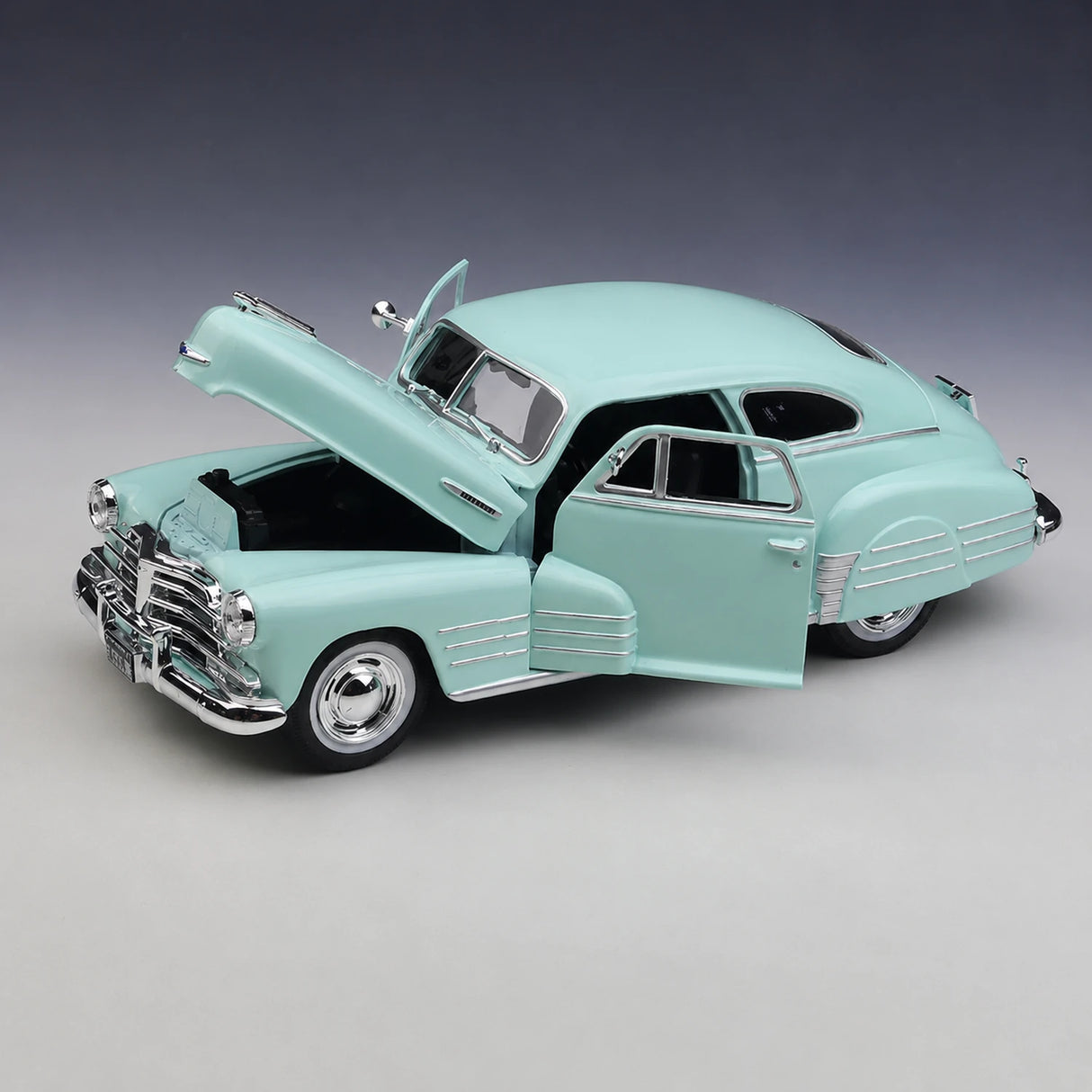 Maisto Chevrolet 1948 Fleetline Aerosedan blauw 1:24 – diecast displaymodel